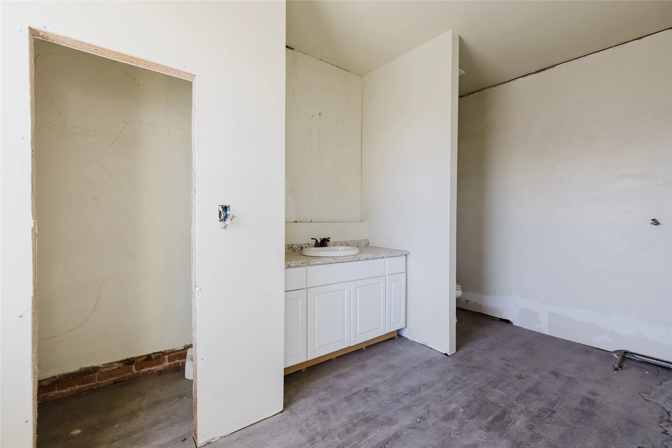 Warehouse For Sale in Eastland County , 200 A W 8th Street, Cisco, Texas 76437, 0, 0, Garage spaces, 0 Sqft, built in 1930, Preowned, mls#21196146, Real Estate Agent in Cisco, Homes For Sale in Eastland county, Homes For Sale in Cisco, Realtor in Cisco Texas, Real Estate Brokerage Independent Realty Texas, Luminita Cordes Realtor