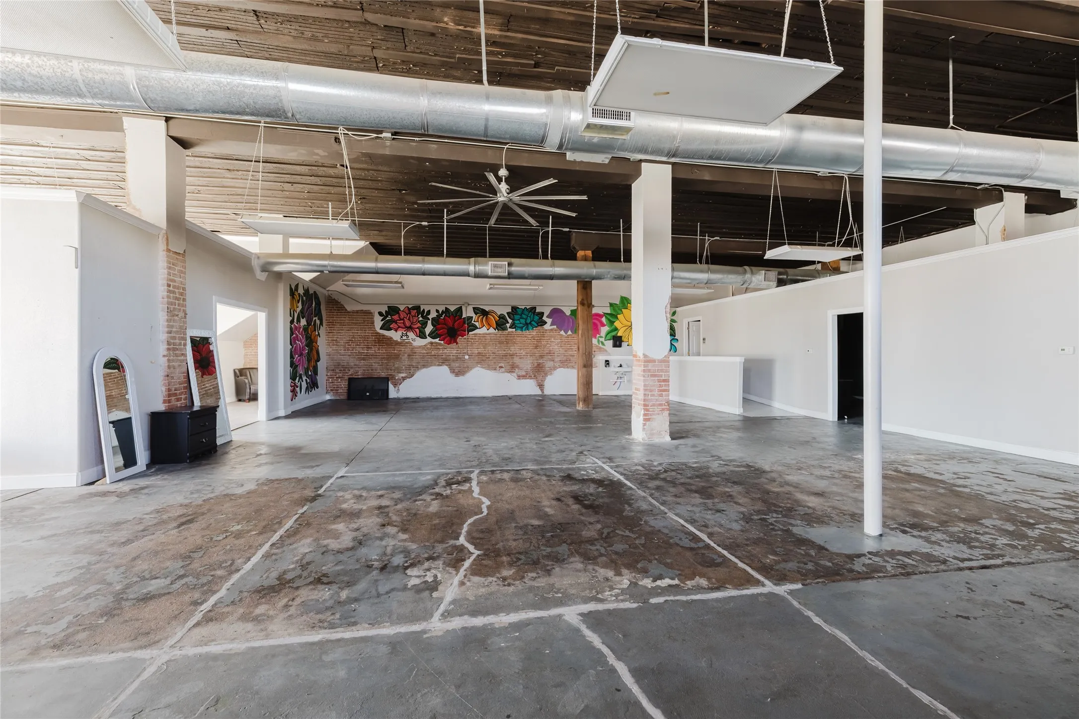 Warehouse For Sale in Eastland County , 200 A W 8th Street, Cisco, Texas 76437, 0, 0, Garage spaces, 0 Sqft, built in 1930, Preowned, mls#21196146, Real Estate Agent in Cisco, Homes For Sale in Eastland county, Homes For Sale in Cisco, Realtor in Cisco Texas, Real Estate Brokerage Independent Realty Texas, Luminita Cordes Realtor