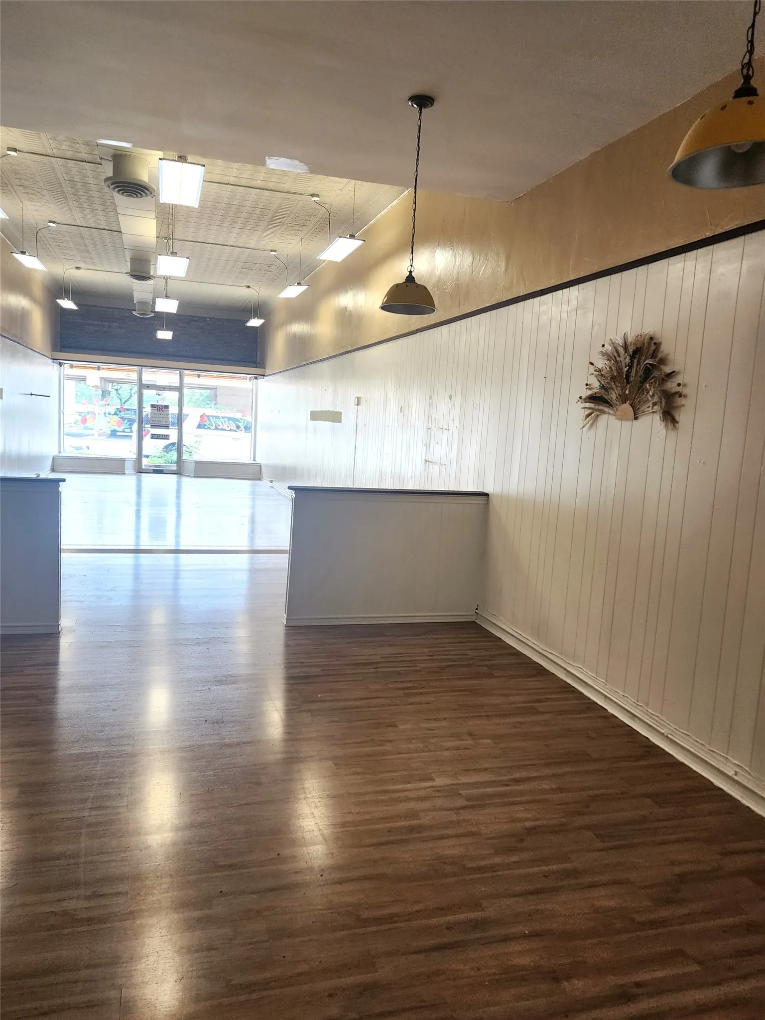 Business For Rent in Grayson County , 215 N Travis Street B, Sherman, Texas 75090, 0, 0, Garage spaces, 0 Sqft, built in 1900, Preowned, Price $1,600, mls#21192027, Real Estate Agent in Sherman, Homes For Rent in Grayson county, Homes For Rent in Sherman, Realtor in Sherman Texas, Real Estate Brokerage Independent Realty Texas, Luminita Cordes Realtor