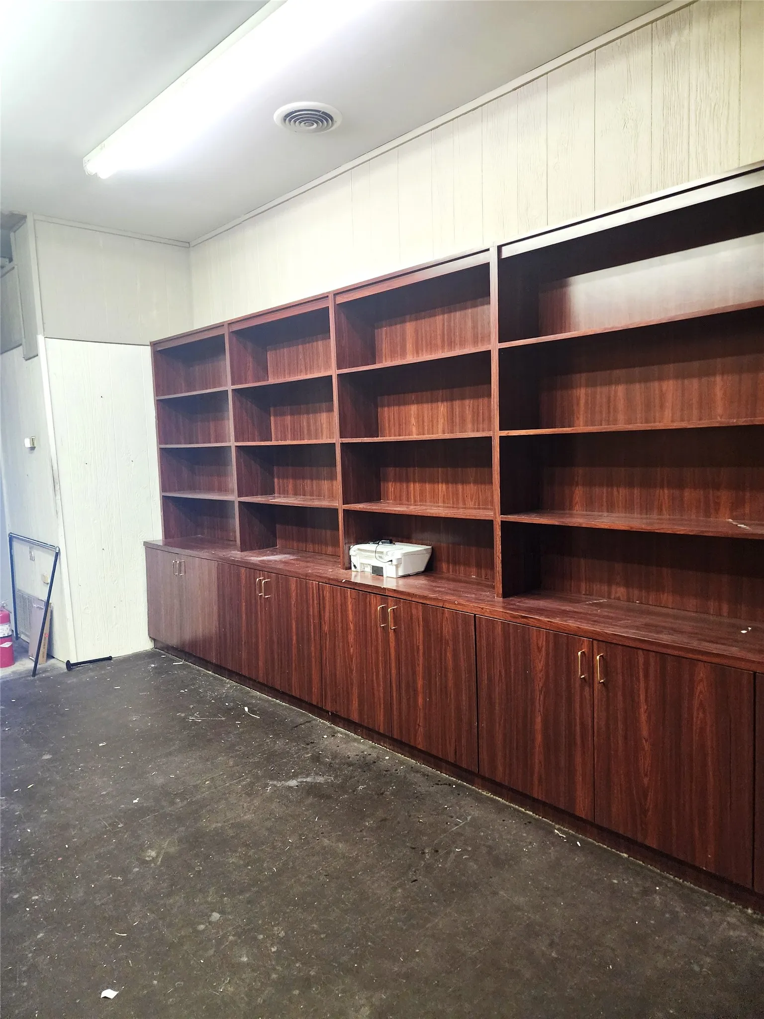 Business For Rent in Grayson County , 215 N Travis Street B, Sherman, Texas 75090, 0, 0, Garage spaces, 0 Sqft, built in 1900, Preowned, Price $1,600, mls#21192027, Real Estate Agent in Sherman, Homes For Rent in Grayson county, Homes For Rent in Sherman, Realtor in Sherman Texas, Real Estate Brokerage Independent Realty Texas, Luminita Cordes Realtor