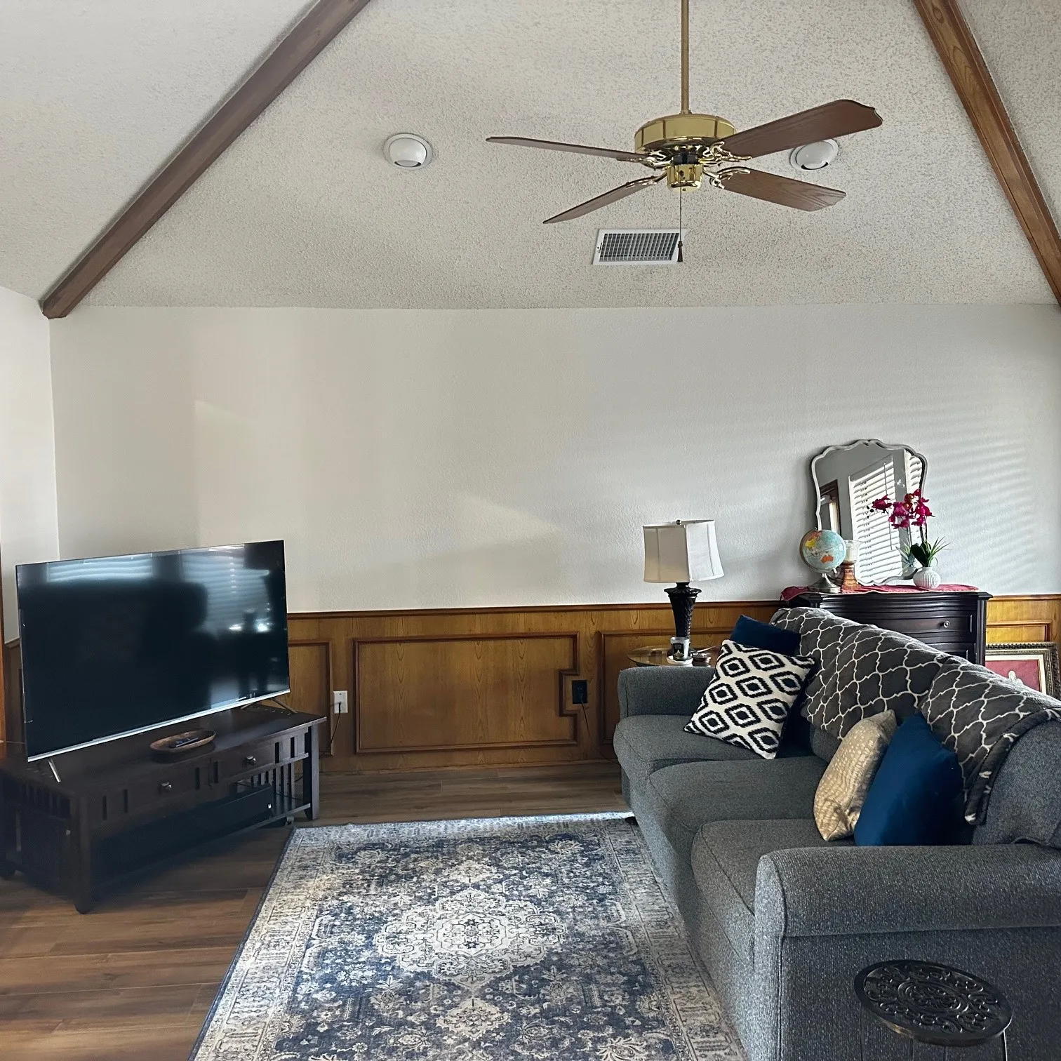 Single Family Residence For Sale in Denton County , 1307 Ponderosa Pine Lane, Carrollton, Texas 75007, 3 Bedrooms, 2 Bathrooms, 2 Garage spaces, 2,170 Sqft, built in 1985, Price $465,000, mls#21196212, Real Estate Agent in Carrollton, Homes For Sale in Denton county, Homes For Sale in Carrollton, Realtor in Carrollton Texas, Real Estate Brokerage Independent Realty Texas, Luminita Cordes Realtor