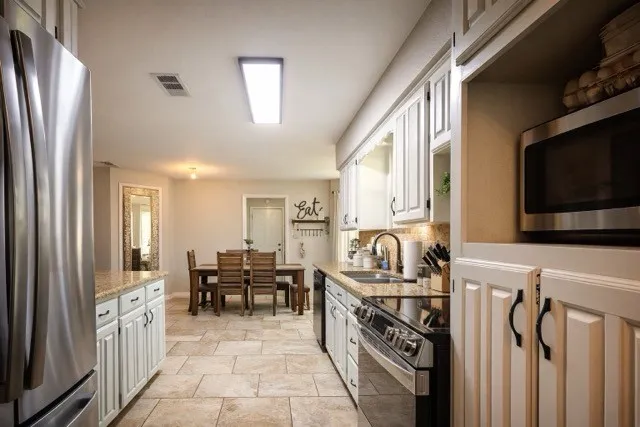 Single Family Residence For Sale in Limestone County , 401 Allison Avenue, Groesbeck, Texas 76642, 3 Bedrooms, 2 Bathrooms, 2 Garage spaces, 1,547 Sqft, built in 1983, Price $320,000, mls#21191214, Real Estate Agent in Groesbeck, Homes For Sale in Limestone county, Homes For Sale in Groesbeck, Realtor in Groesbeck Texas, Real Estate Brokerage Independent Realty Texas, Luminita Cordes Realtor