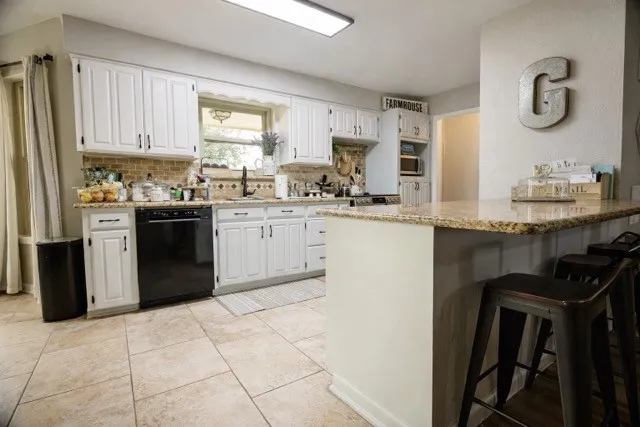 Single Family Residence For Sale in Limestone County , 401 Allison Avenue, Groesbeck, Texas 76642, 3 Bedrooms, 2 Bathrooms, 2 Garage spaces, 1,547 Sqft, built in 1983, Price $320,000, mls#21191214, Real Estate Agent in Groesbeck, Homes For Sale in Limestone county, Homes For Sale in Groesbeck, Realtor in Groesbeck Texas, Real Estate Brokerage Independent Realty Texas, Luminita Cordes Realtor