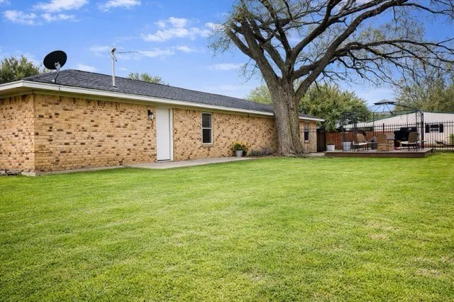 Single Family Residence For Sale in Limestone County , 401 Allison Avenue, Groesbeck, Texas 76642, 3 Bedrooms, 2 Bathrooms, 2 Garage spaces, 1,547 Sqft, built in 1983, Price $320,000, mls#21191214, Real Estate Agent in Groesbeck, Homes For Sale in Limestone county, Homes For Sale in Groesbeck, Realtor in Groesbeck Texas, Real Estate Brokerage Independent Realty Texas, Luminita Cordes Realtor