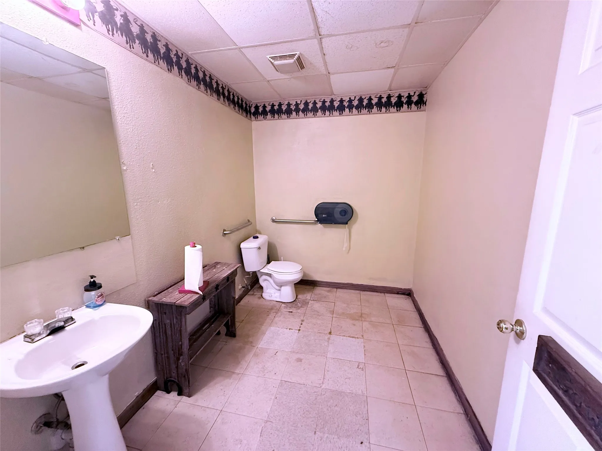 Retail For Sale in Wood County , 328 E Coke Road, Winnsboro, Texas 75494, 0, 0, Garage spaces, 0 Sqft, built in 1990, Preowned, mls#21195992, Real Estate Agent in Winnsboro, Homes For Sale in Wood county, Homes For Sale in Winnsboro, Realtor in Winnsboro Texas, Real Estate Brokerage Independent Realty Texas, Luminita Cordes Realtor
