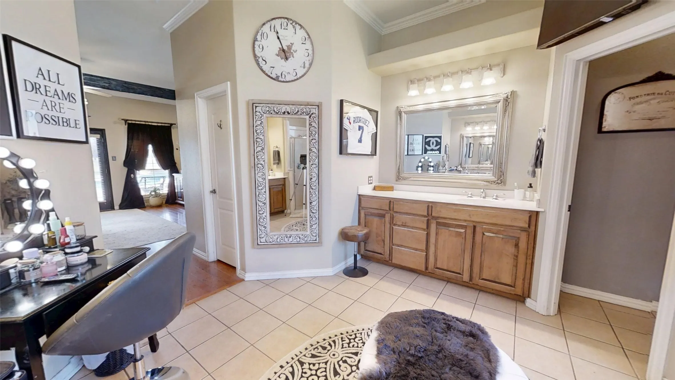 Single Family Residence For Sale in Hood County , 8810 S Hampton Drive, Granbury, Texas 76049, 3 Bedroom, 3 Bathroom, 3 Garage spaces, 2,768 Sqft, built in 2001, Preowned, mls#21181714, Real Estate Agent in Granbury, Homes For Sale in Hood county, Homes For Sale in Granbury, Realtor in Granbury Texas, Real Estate Brokerage Independent Realty Texas, Luminita Cordes Realtor