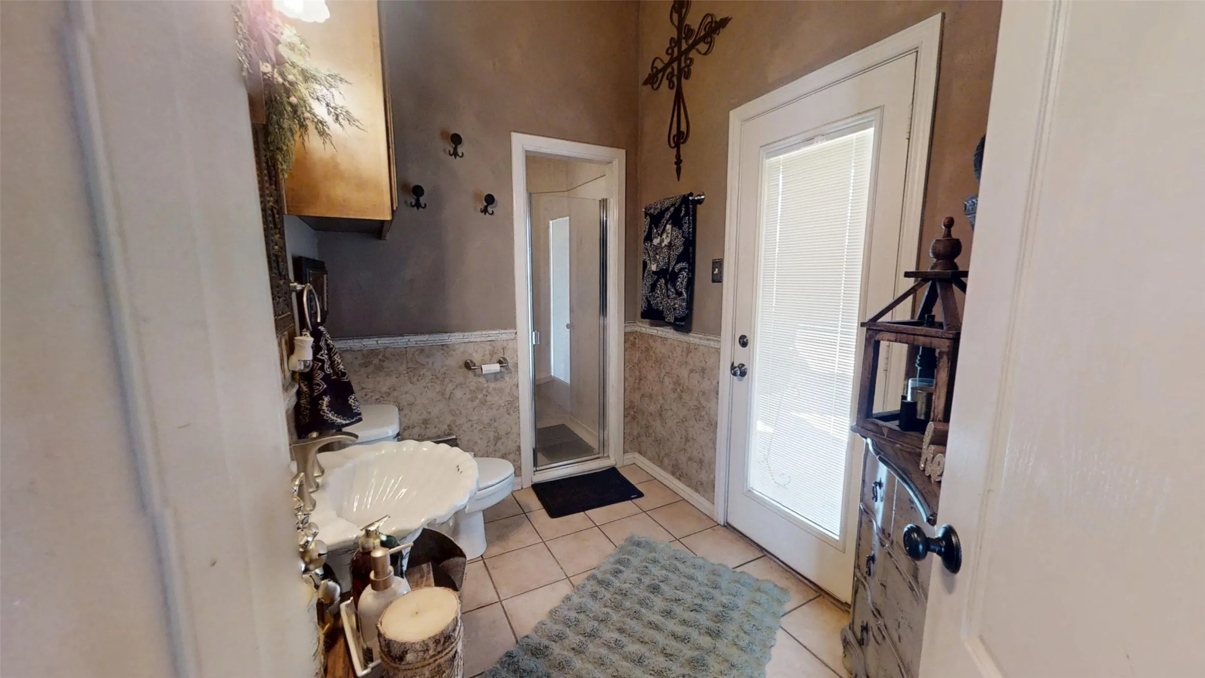 Single Family Residence For Sale in Hood County , 8810 S Hampton Drive, Granbury, Texas 76049, 3 Bedroom, 3 Bathroom, 3 Garage spaces, 2,768 Sqft, built in 2001, Preowned, mls#21181714, Real Estate Agent in Granbury, Homes For Sale in Hood county, Homes For Sale in Granbury, Realtor in Granbury Texas, Real Estate Brokerage Independent Realty Texas, Luminita Cordes Realtor