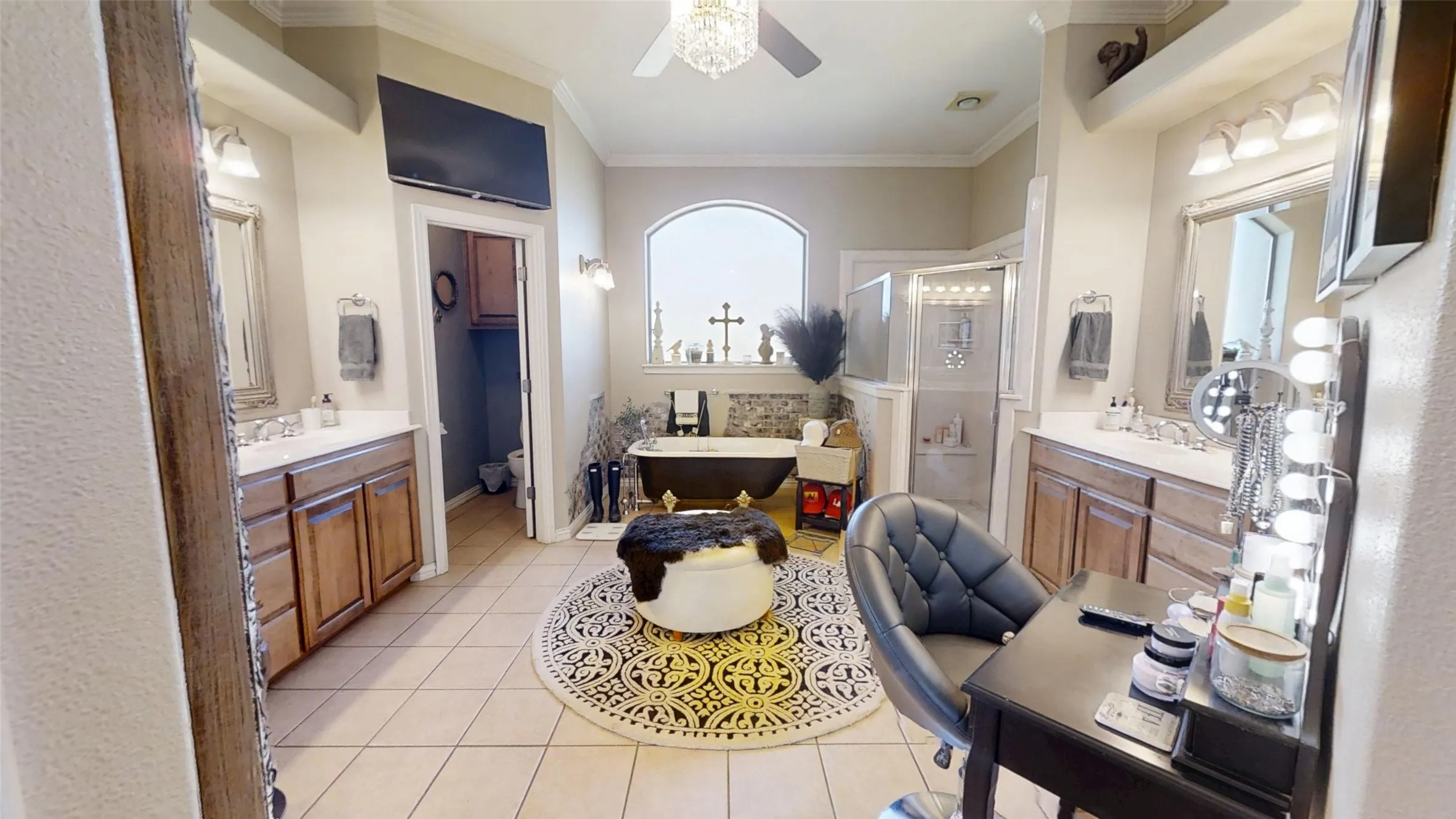 Single Family Residence For Sale in Hood County , 8810 S Hampton Drive, Granbury, Texas 76049, 3 Bedroom, 3 Bathroom, 3 Garage spaces, 2,768 Sqft, built in 2001, Preowned, mls#21181714, Real Estate Agent in Granbury, Homes For Sale in Hood county, Homes For Sale in Granbury, Realtor in Granbury Texas, Real Estate Brokerage Independent Realty Texas, Luminita Cordes Realtor