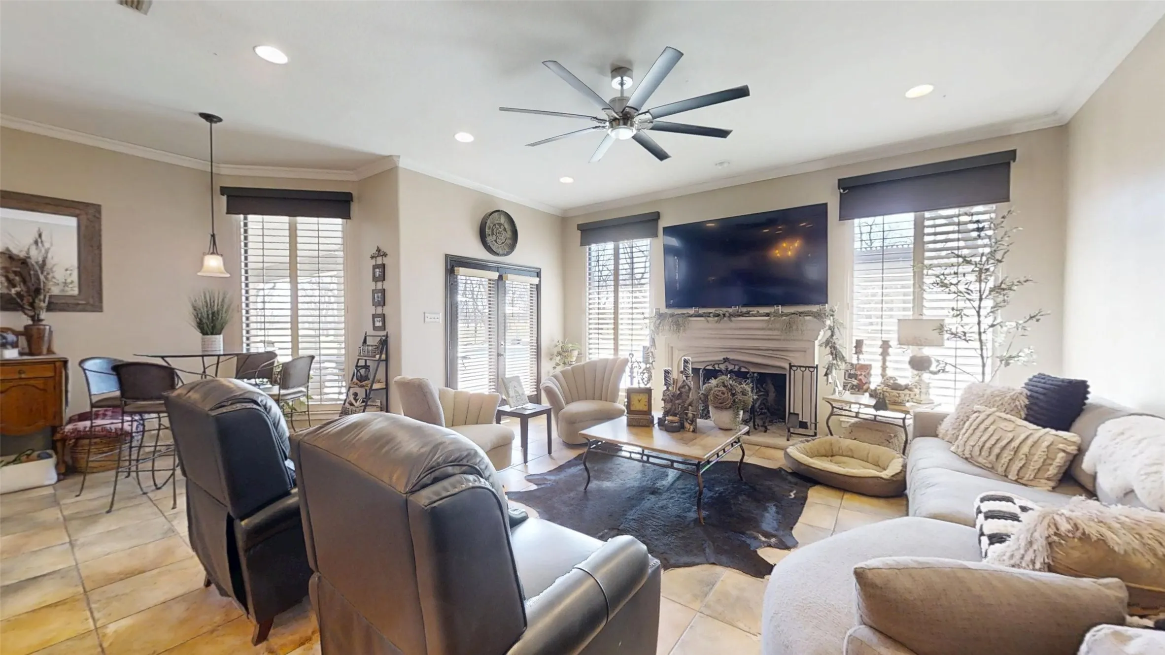 Single Family Residence For Sale in Hood County , 8810 S Hampton Drive, Granbury, Texas 76049, 3 Bedroom, 3 Bathroom, 3 Garage spaces, 2,768 Sqft, built in 2001, Preowned, mls#21181714, Real Estate Agent in Granbury, Homes For Sale in Hood county, Homes For Sale in Granbury, Realtor in Granbury Texas, Real Estate Brokerage Independent Realty Texas, Luminita Cordes Realtor