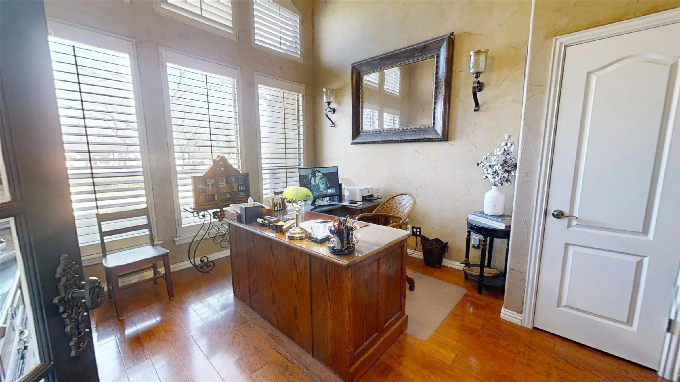 Single Family Residence For Sale in Hood County , 8810 S Hampton Drive, Granbury, Texas 76049, 3 Bedroom, 3 Bathroom, 3 Garage spaces, 2,768 Sqft, built in 2001, Preowned, mls#21181714, Real Estate Agent in Granbury, Homes For Sale in Hood county, Homes For Sale in Granbury, Realtor in Granbury Texas, Real Estate Brokerage Independent Realty Texas, Luminita Cordes Realtor