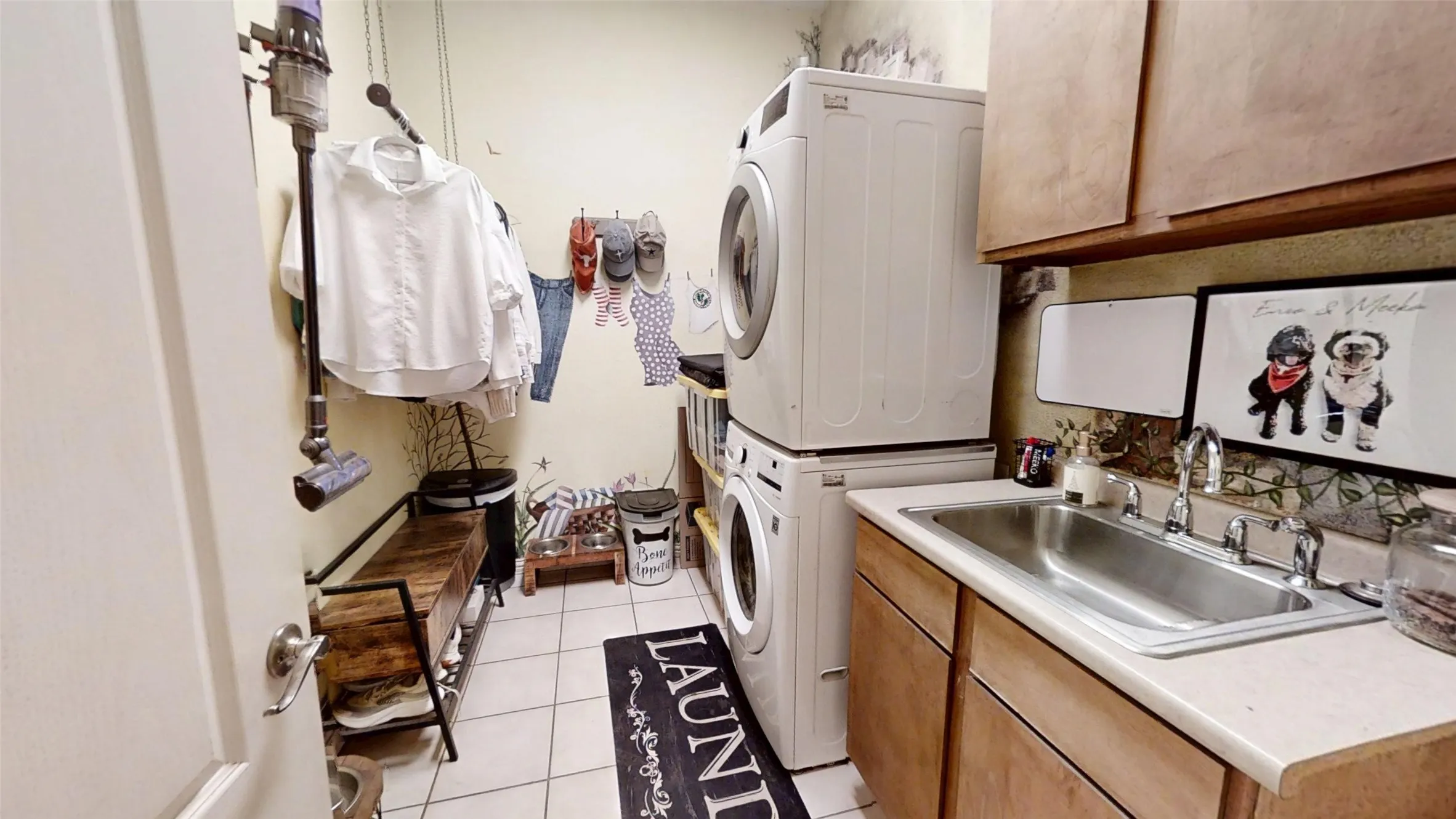 Single Family Residence For Sale in Hood County , 8810 S Hampton Drive, Granbury, Texas 76049, 3 Bedroom, 3 Bathroom, 3 Garage spaces, 2,768 Sqft, built in 2001, Preowned, mls#21181714, Real Estate Agent in Granbury, Homes For Sale in Hood county, Homes For Sale in Granbury, Realtor in Granbury Texas, Real Estate Brokerage Independent Realty Texas, Luminita Cordes Realtor