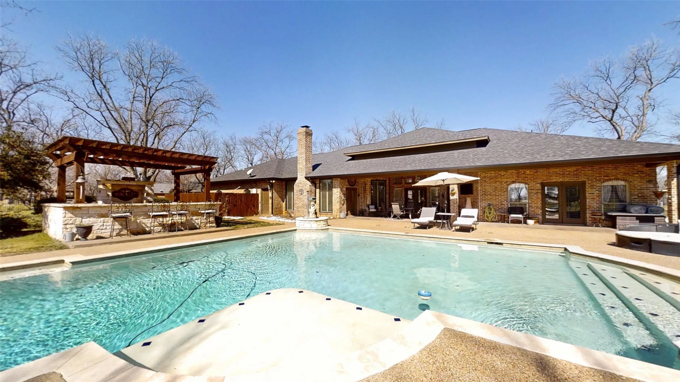 Single Family Residence For Sale in Hood County , 8810 S Hampton Drive, Granbury, Texas 76049, 3 Bedroom, 3 Bathroom, 3 Garage spaces, 2,768 Sqft, built in 2001, Preowned, mls#21181714, Real Estate Agent in Granbury, Homes For Sale in Hood county, Homes For Sale in Granbury, Realtor in Granbury Texas, Real Estate Brokerage Independent Realty Texas, Luminita Cordes Realtor