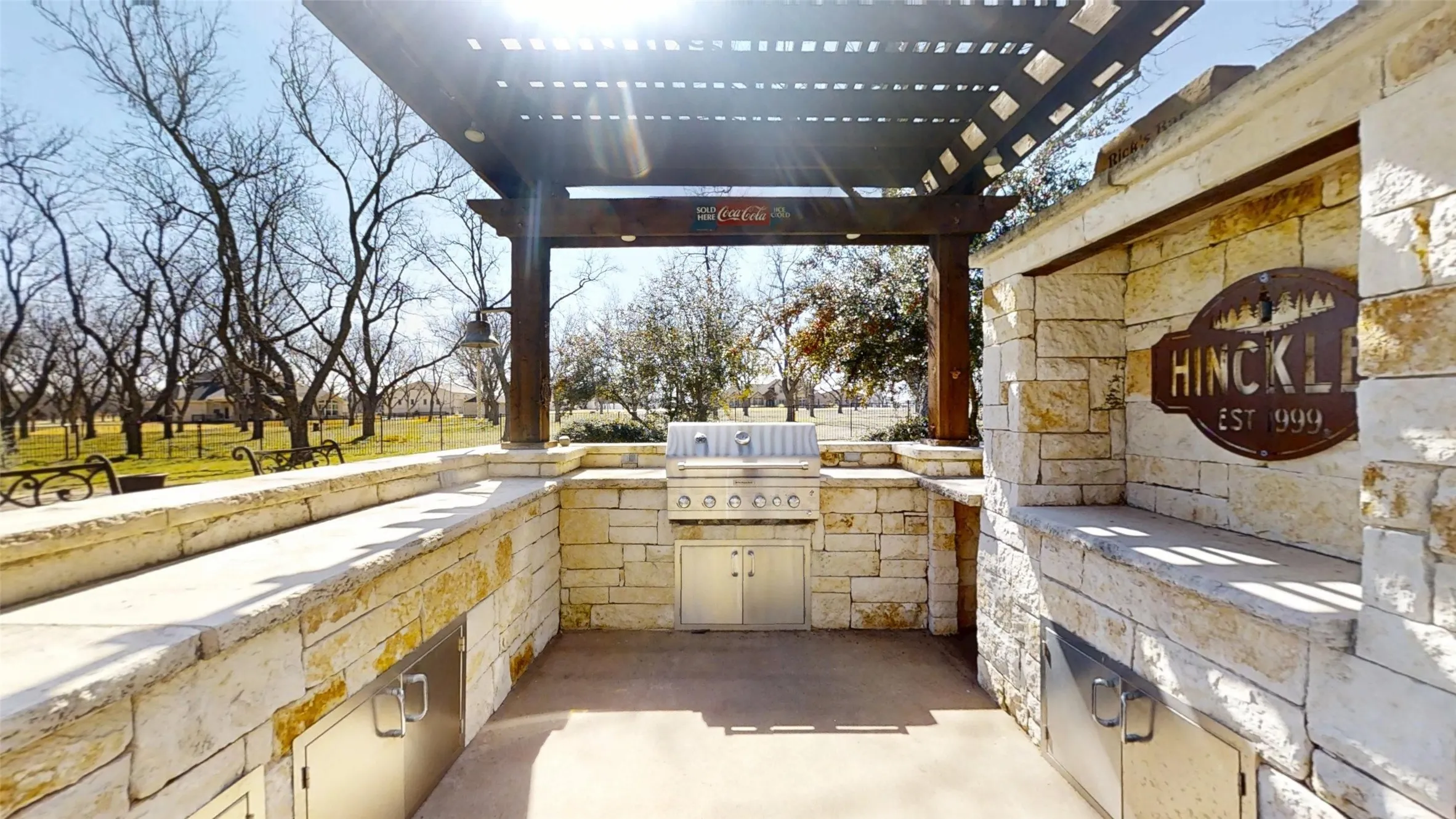 Single Family Residence For Sale in Hood County , 8810 S Hampton Drive, Granbury, Texas 76049, 3 Bedroom, 3 Bathroom, 3 Garage spaces, 2,768 Sqft, built in 2001, Preowned, mls#21181714, Real Estate Agent in Granbury, Homes For Sale in Hood county, Homes For Sale in Granbury, Realtor in Granbury Texas, Real Estate Brokerage Independent Realty Texas, Luminita Cordes Realtor