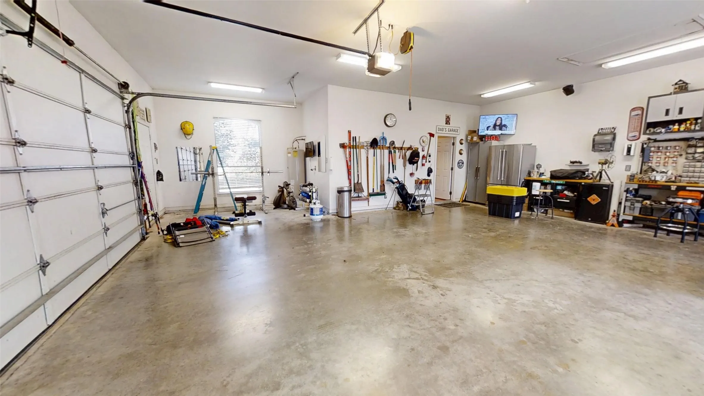 Single Family Residence For Sale in Hood County , 8810 S Hampton Drive, Granbury, Texas 76049, 3 Bedroom, 3 Bathroom, 3 Garage spaces, 2,768 Sqft, built in 2001, Preowned, mls#21181714, Real Estate Agent in Granbury, Homes For Sale in Hood county, Homes For Sale in Granbury, Realtor in Granbury Texas, Real Estate Brokerage Independent Realty Texas, Luminita Cordes Realtor