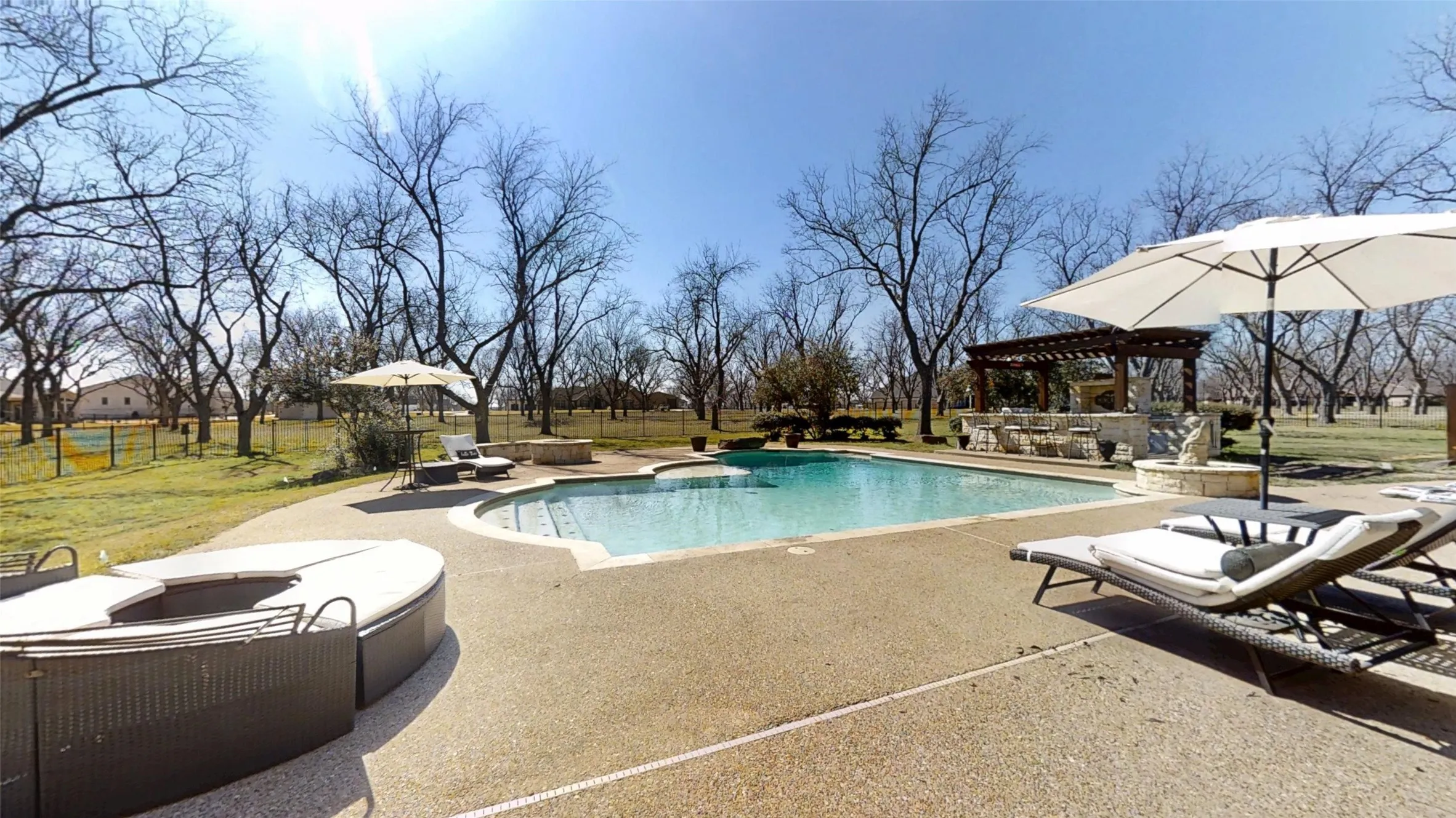 Single Family Residence For Sale in Hood County , 8810 S Hampton Drive, Granbury, Texas 76049, 3 Bedroom, 3 Bathroom, 3 Garage spaces, 2,768 Sqft, built in 2001, Preowned, mls#21181714, Real Estate Agent in Granbury, Homes For Sale in Hood county, Homes For Sale in Granbury, Realtor in Granbury Texas, Real Estate Brokerage Independent Realty Texas, Luminita Cordes Realtor