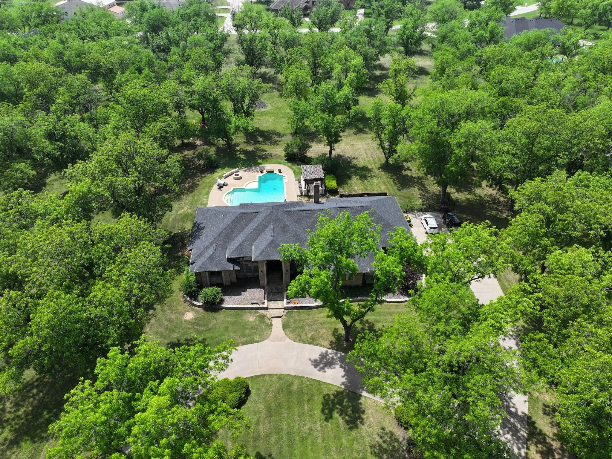 Single Family Residence For Sale in Hood County , 8810 S Hampton Drive, Granbury, Texas 76049, 3 Bedroom, 3 Bathroom, 3 Garage spaces, 2,768 Sqft, built in 2001, Preowned, mls#21181714, Real Estate Agent in Granbury, Homes For Sale in Hood county, Homes For Sale in Granbury, Realtor in Granbury Texas, Real Estate Brokerage Independent Realty Texas, Luminita Cordes Realtor