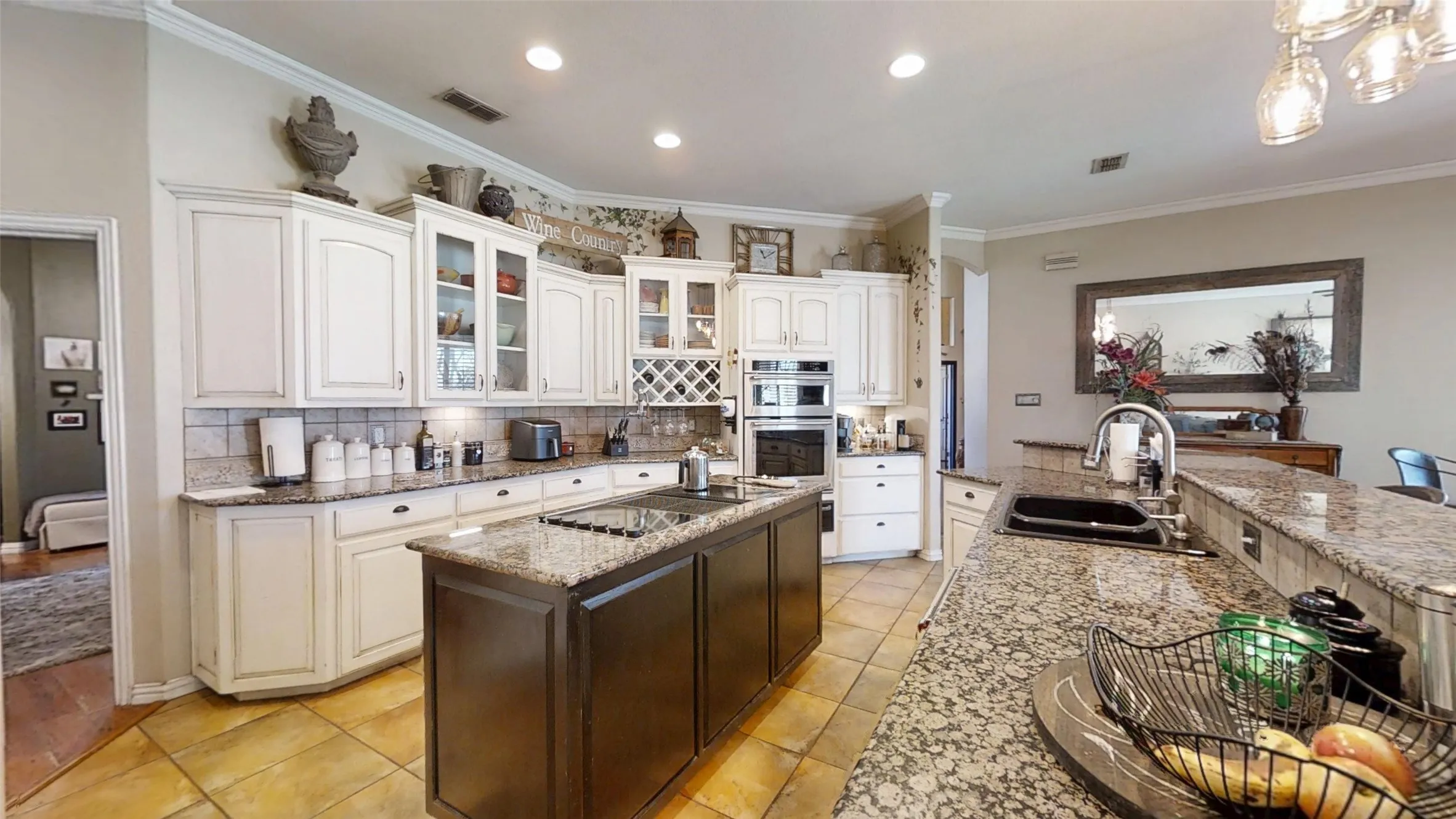 Single Family Residence For Sale in Hood County , 8810 S Hampton Drive, Granbury, Texas 76049, 3 Bedroom, 3 Bathroom, 3 Garage spaces, 2,768 Sqft, built in 2001, Preowned, mls#21181714, Real Estate Agent in Granbury, Homes For Sale in Hood county, Homes For Sale in Granbury, Realtor in Granbury Texas, Real Estate Brokerage Independent Realty Texas, Luminita Cordes Realtor