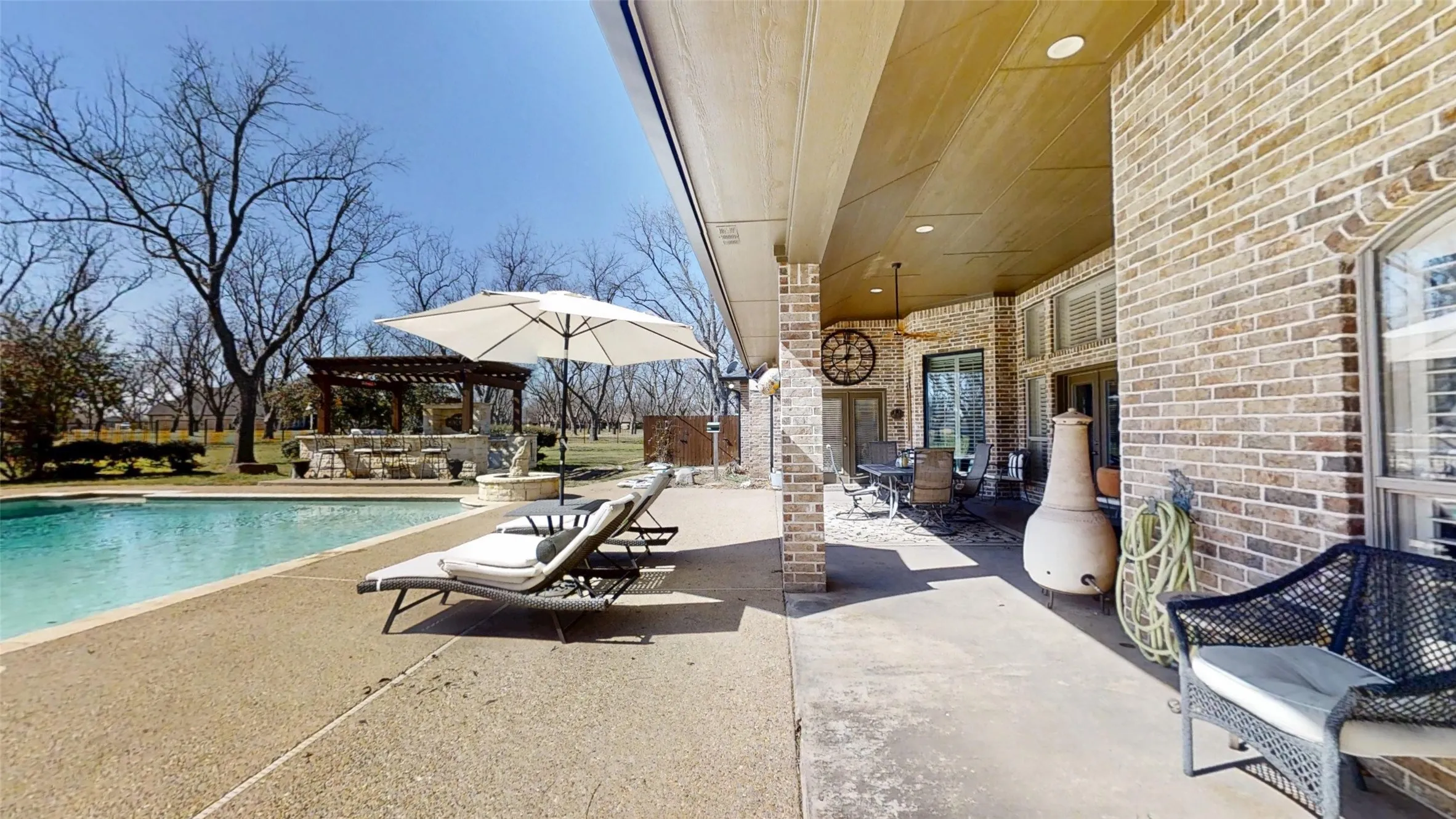 Single Family Residence For Sale in Hood County , 8810 S Hampton Drive, Granbury, Texas 76049, 3 Bedroom, 3 Bathroom, 3 Garage spaces, 2,768 Sqft, built in 2001, Preowned, mls#21181714, Real Estate Agent in Granbury, Homes For Sale in Hood county, Homes For Sale in Granbury, Realtor in Granbury Texas, Real Estate Brokerage Independent Realty Texas, Luminita Cordes Realtor