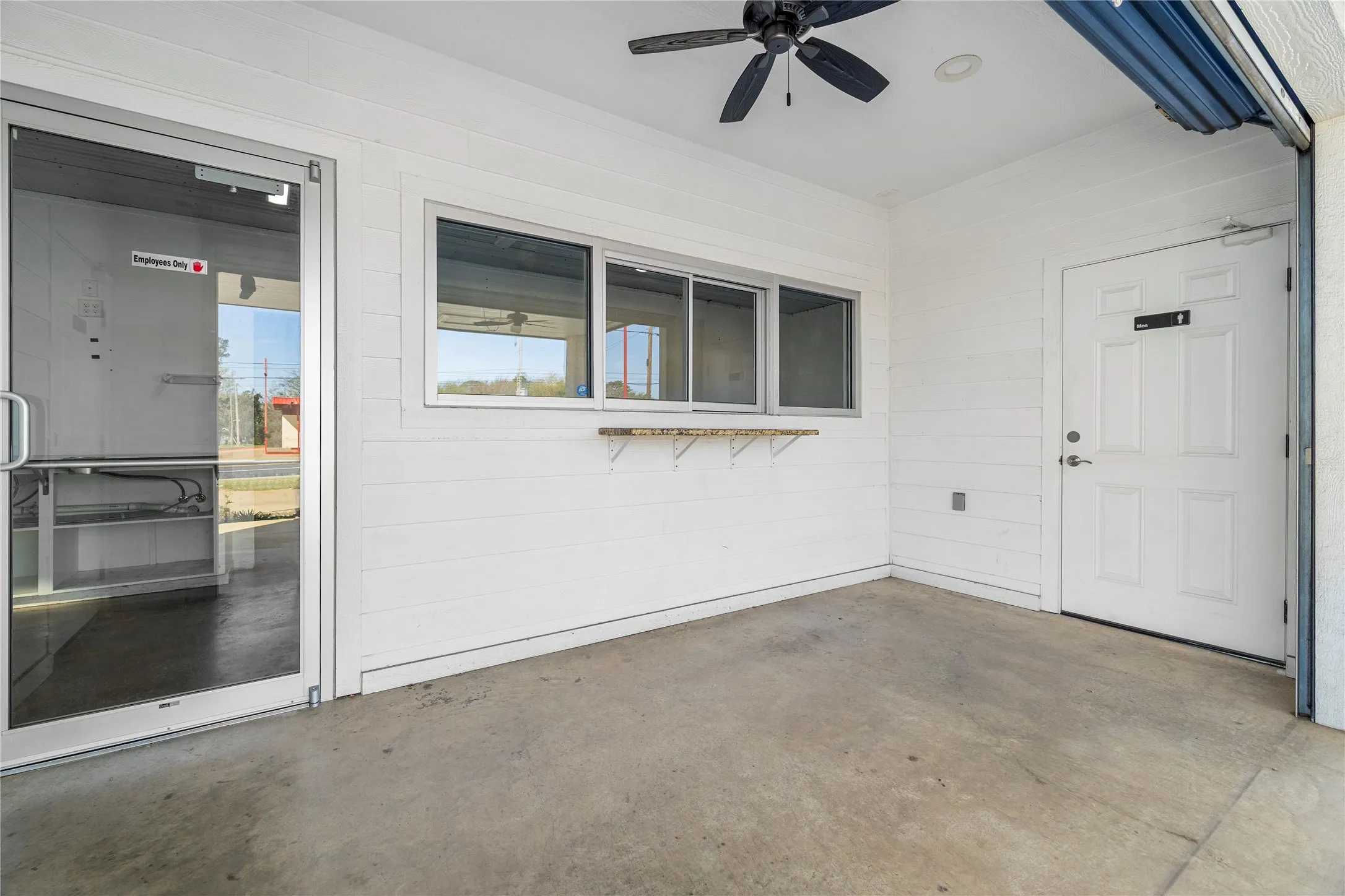 Business For Sale in Gregg County , 207 N Henderso Boulevard, Kilgore, Texas 75662, 0, 0, Garage spaces, 0 Sqft, built in 2020, Preowned, Price $360,000, mls#21196272, Real Estate Agent in Kilgore, Homes For Sale in Gregg county, Homes For Sale in Kilgore, Realtor in Kilgore Texas, Real Estate Brokerage Independent Realty Texas, Luminita Cordes Realtor
