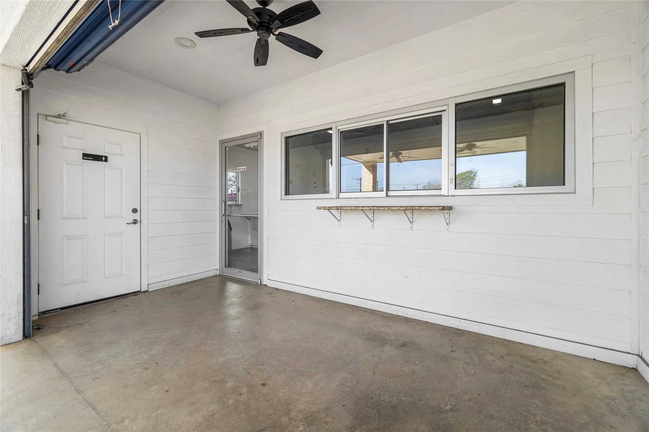 Business For Sale in Gregg County , 207 N Henderso Boulevard, Kilgore, Texas 75662, 0, 0, Garage spaces, 0 Sqft, built in 2020, Preowned, Price $360,000, mls#21196272, Real Estate Agent in Kilgore, Homes For Sale in Gregg county, Homes For Sale in Kilgore, Realtor in Kilgore Texas, Real Estate Brokerage Independent Realty Texas, Luminita Cordes Realtor