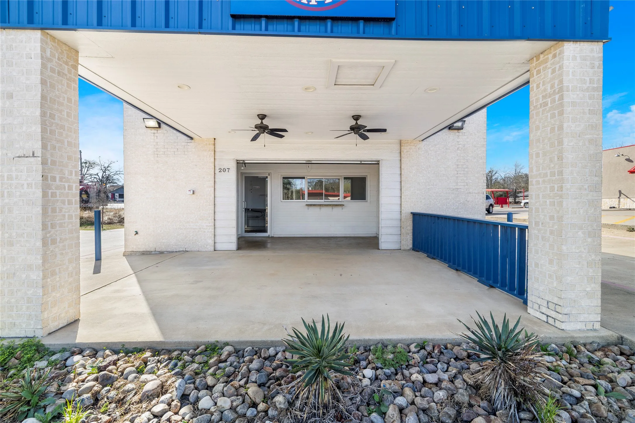 Business For Sale in Gregg County , 207 N Henderso Boulevard, Kilgore, Texas 75662, 0, 0, Garage spaces, 0 Sqft, built in 2020, Preowned, Price $360,000, mls#21196272, Real Estate Agent in Kilgore, Homes For Sale in Gregg county, Homes For Sale in Kilgore, Realtor in Kilgore Texas, Real Estate Brokerage Independent Realty Texas, Luminita Cordes Realtor