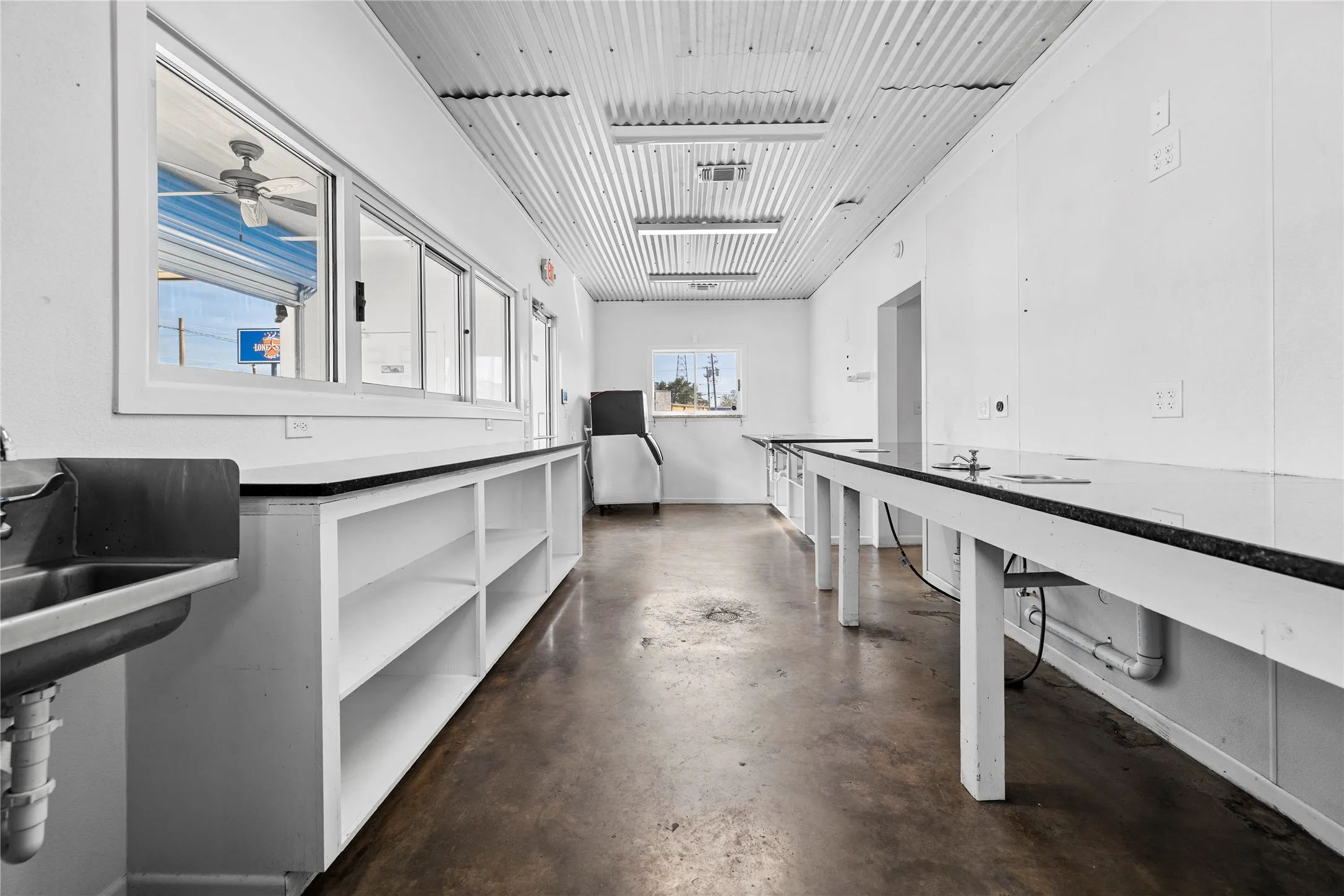 Business For Sale in Gregg County , 207 N Henderso Boulevard, Kilgore, Texas 75662, 0, 0, Garage spaces, 0 Sqft, built in 2020, Preowned, Price $360,000, mls#21196272, Real Estate Agent in Kilgore, Homes For Sale in Gregg county, Homes For Sale in Kilgore, Realtor in Kilgore Texas, Real Estate Brokerage Independent Realty Texas, Luminita Cordes Realtor