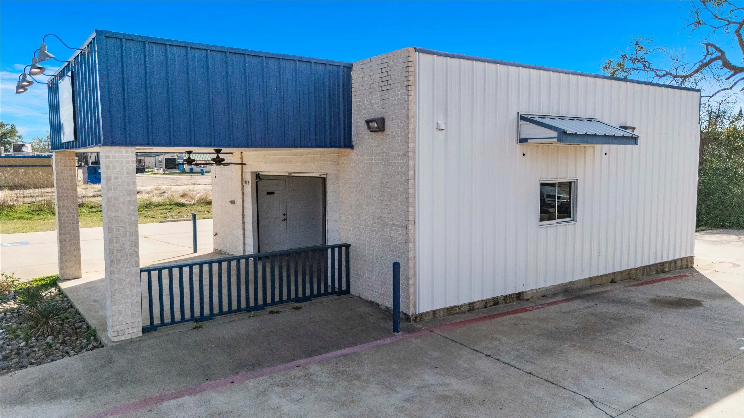 Business For Sale in Gregg County , 207 N Henderso Boulevard, Kilgore, Texas 75662, 0, 0, Garage spaces, 0 Sqft, built in 2020, Preowned, Price $360,000, mls#21196272, Real Estate Agent in Kilgore, Homes For Sale in Gregg county, Homes For Sale in Kilgore, Realtor in Kilgore Texas, Real Estate Brokerage Independent Realty Texas, Luminita Cordes Realtor