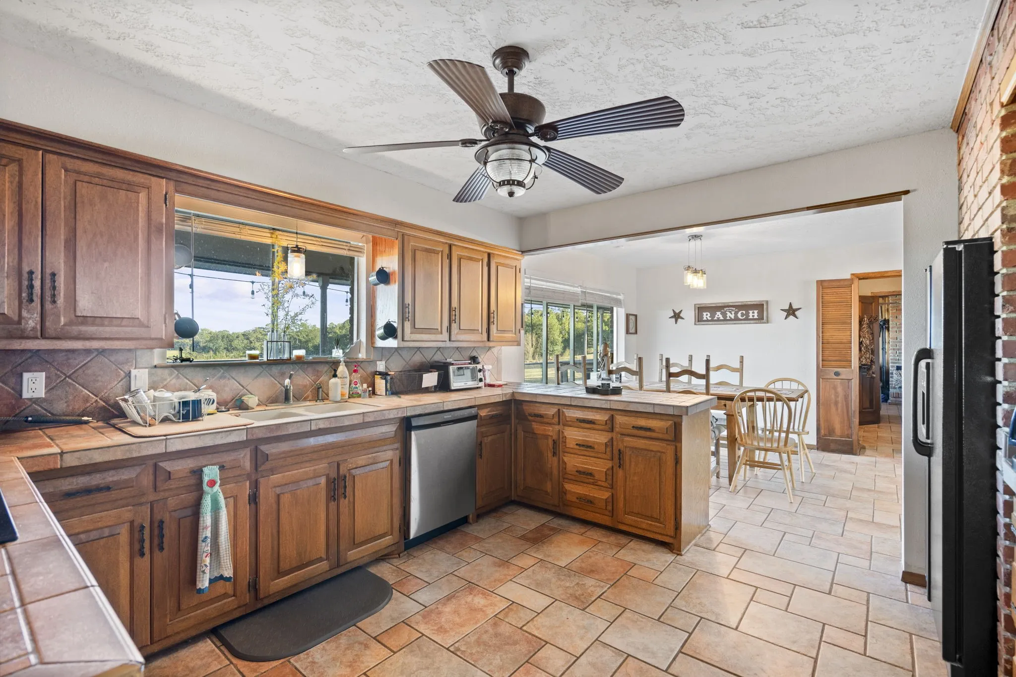 Farm For Sale in Wood County , 3222 FM 1254, Mineola, Texas 75773, 3 Bedroom, 3 Bathroom, 2 Garage spaces, 2,940 Sqft, built in 1973, Preowned, mls#21092774, Real Estate Agent in Mineola, Homes For Sale in Wood county, Homes For Sale in Mineola, Realtor in Mineola Texas, Real Estate Brokerage Independent Realty Texas, Luminita Cordes Realtor