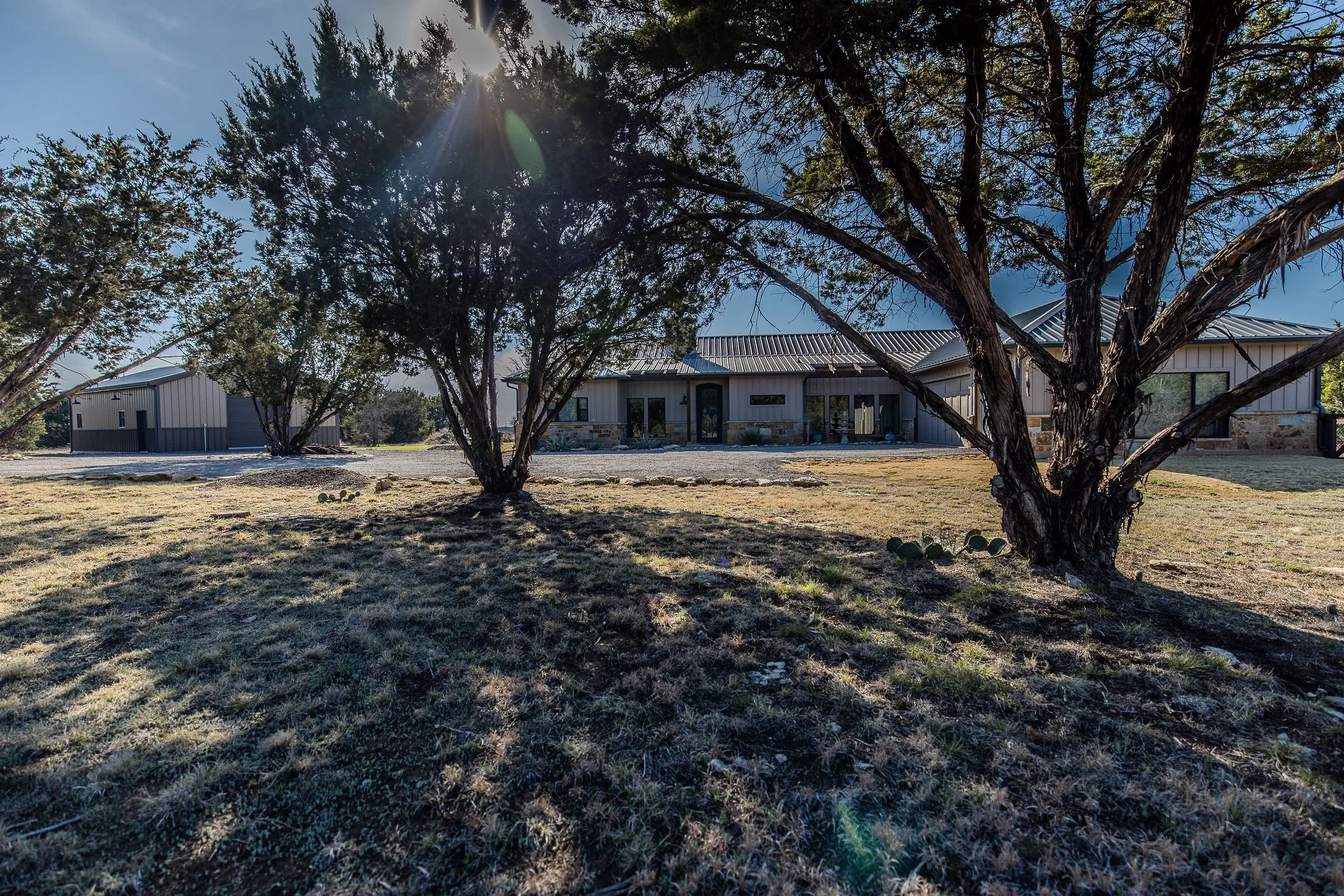 Single Family Residence For Sale in Palo Pinto County , 1080 Enchanted Rock Court, Graford, Texas 76449, 3 Bedroom, 3 Bathroom, 3 Garage spaces, 3,403 Sqft, built in 2019, Preowned, mls#21195677, Real Estate Agent in Graford, Homes For Sale in Palo Pinto county, Homes For Sale in Graford, Realtor in Graford Texas, Real Estate Brokerage Independent Realty Texas, Luminita Cordes Realtor