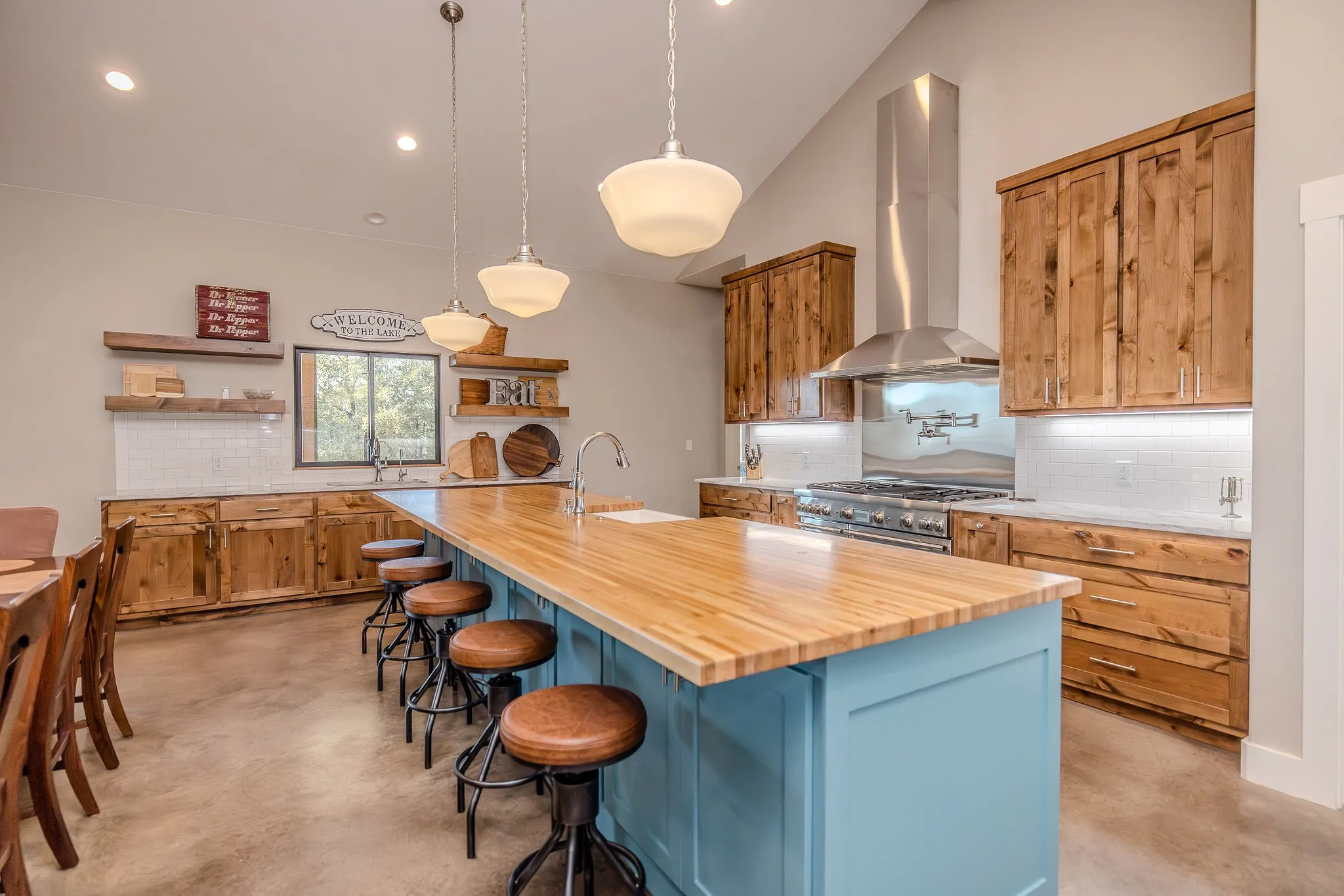 Single Family Residence For Sale in Palo Pinto County , 1080 Enchanted Rock Court, Graford, Texas 76449, 3 Bedroom, 3 Bathroom, 3 Garage spaces, 3,403 Sqft, built in 2019, Preowned, mls#21195677, Real Estate Agent in Graford, Homes For Sale in Palo Pinto county, Homes For Sale in Graford, Realtor in Graford Texas, Real Estate Brokerage Independent Realty Texas, Luminita Cordes Realtor