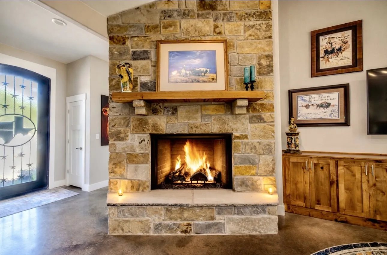 Single Family Residence For Sale in Palo Pinto County , 1080 Enchanted Rock Court, Graford, Texas 76449, 3 Bedroom, 3 Bathroom, 3 Garage spaces, 3,403 Sqft, built in 2019, Preowned, mls#21195677, Real Estate Agent in Graford, Homes For Sale in Palo Pinto county, Homes For Sale in Graford, Realtor in Graford Texas, Real Estate Brokerage Independent Realty Texas, Luminita Cordes Realtor