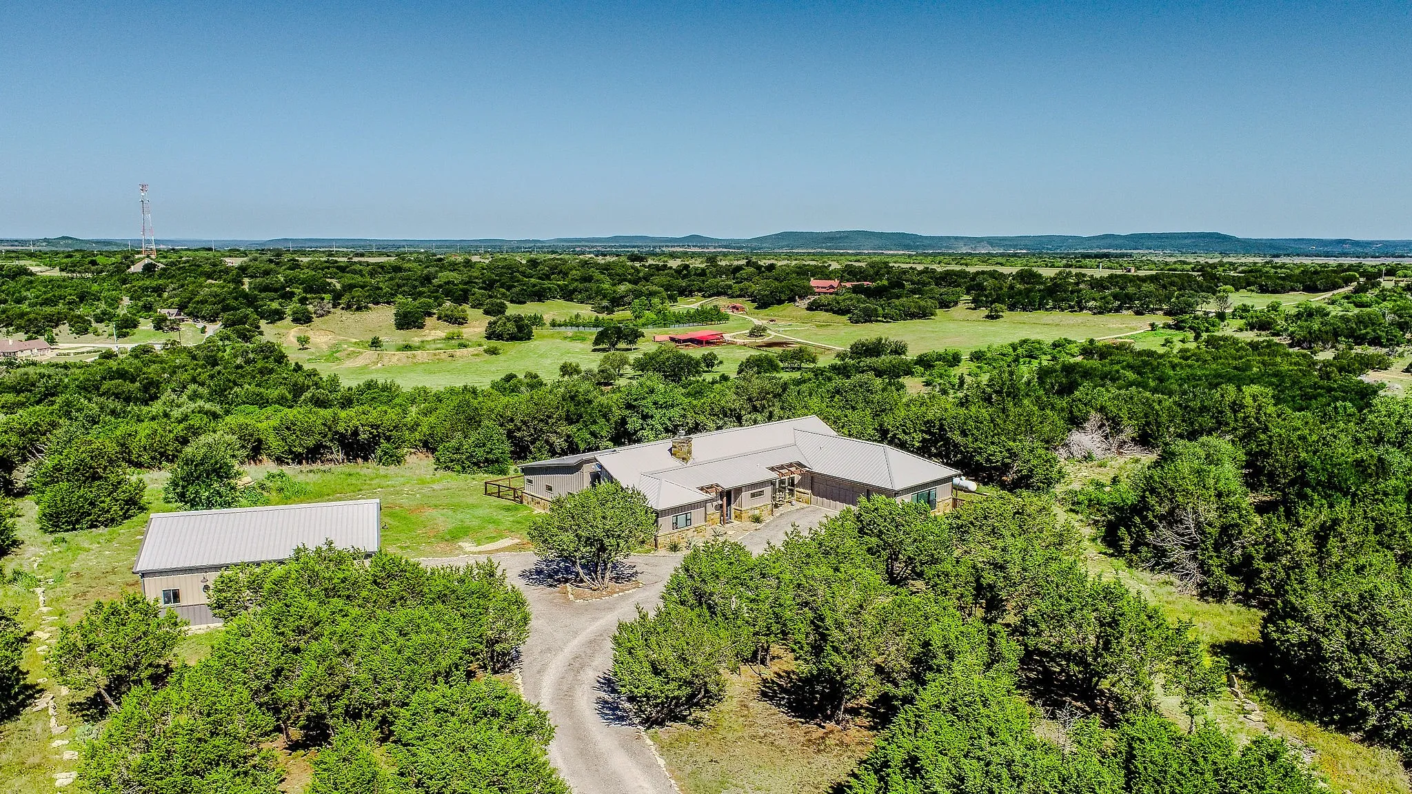 Single Family Residence For Sale in Palo Pinto County , 1080 Enchanted Rock Court, Graford, Texas 76449, 3 Bedroom, 3 Bathroom, 3 Garage spaces, 3,403 Sqft, built in 2019, Preowned, mls#21195677, Real Estate Agent in Graford, Homes For Sale in Palo Pinto county, Homes For Sale in Graford, Realtor in Graford Texas, Real Estate Brokerage Independent Realty Texas, Luminita Cordes Realtor
