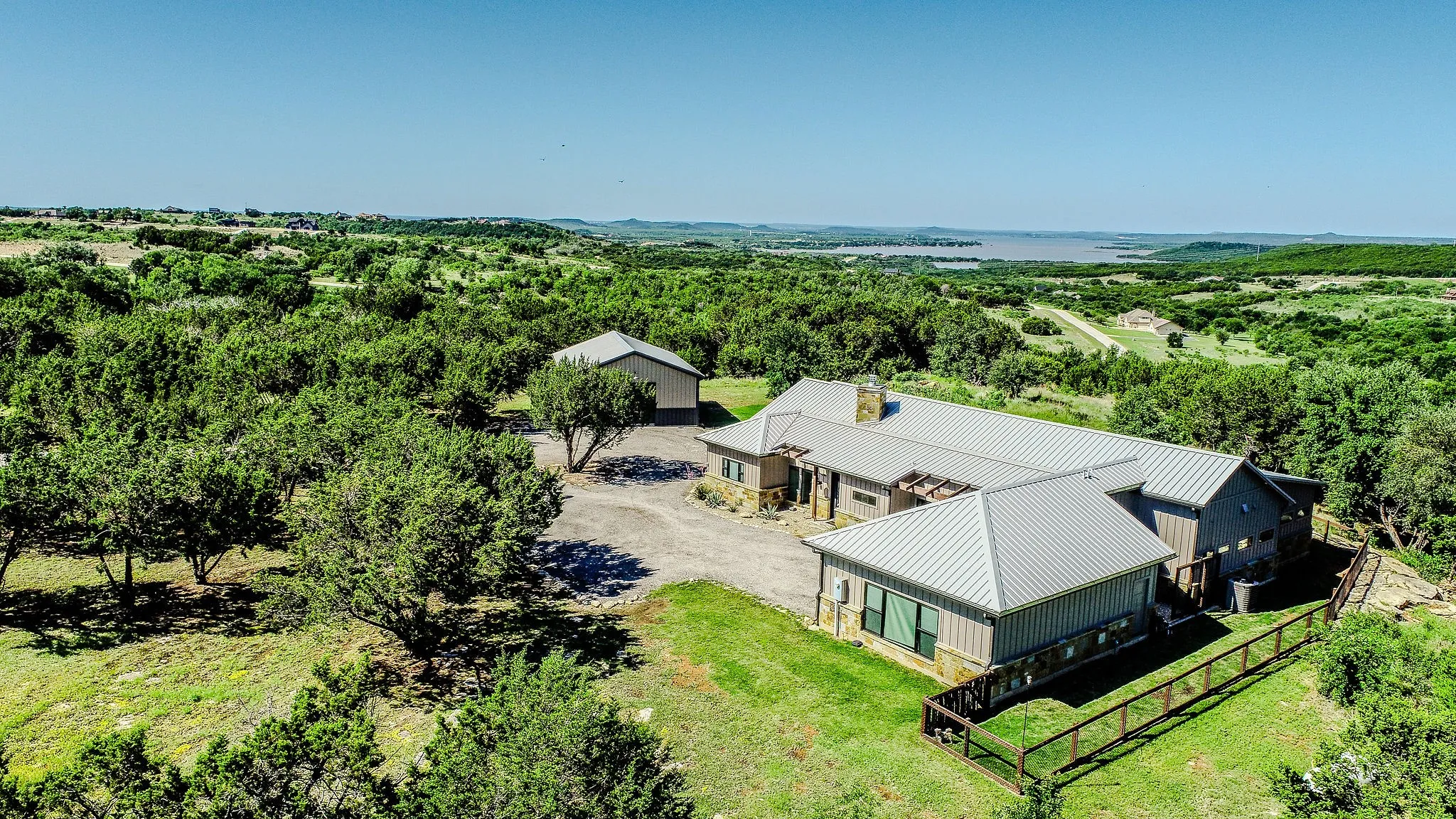 Single Family Residence For Sale in Palo Pinto County , 1080 Enchanted Rock Court, Graford, Texas 76449, 3 Bedroom, 3 Bathroom, 3 Garage spaces, 3,403 Sqft, built in 2019, Preowned, mls#21195677, Real Estate Agent in Graford, Homes For Sale in Palo Pinto county, Homes For Sale in Graford, Realtor in Graford Texas, Real Estate Brokerage Independent Realty Texas, Luminita Cordes Realtor