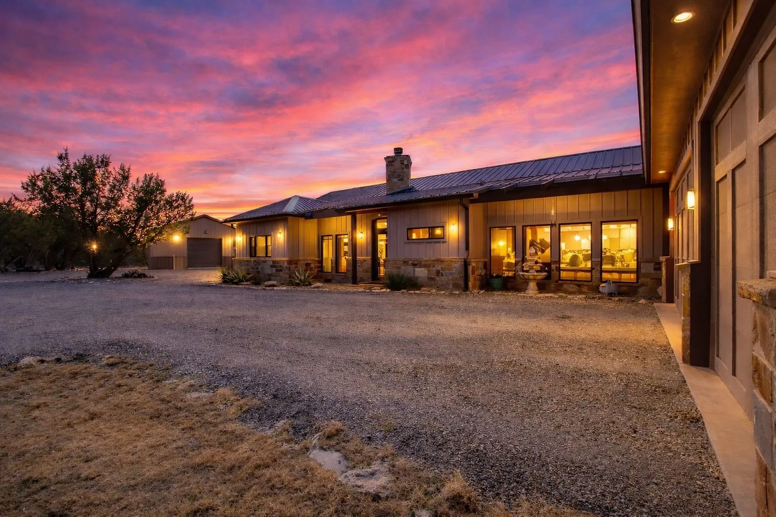 Single Family Residence For Sale in Palo Pinto County , 1080 Enchanted Rock Court, Graford, Texas 76449, 3 Bedroom, 3 Bathroom, 3 Garage spaces, 3,403 Sqft, built in 2019, Preowned, mls#21195677, Real Estate Agent in Graford, Homes For Sale in Palo Pinto county, Homes For Sale in Graford, Realtor in Graford Texas, Real Estate Brokerage Independent Realty Texas, Luminita Cordes Realtor