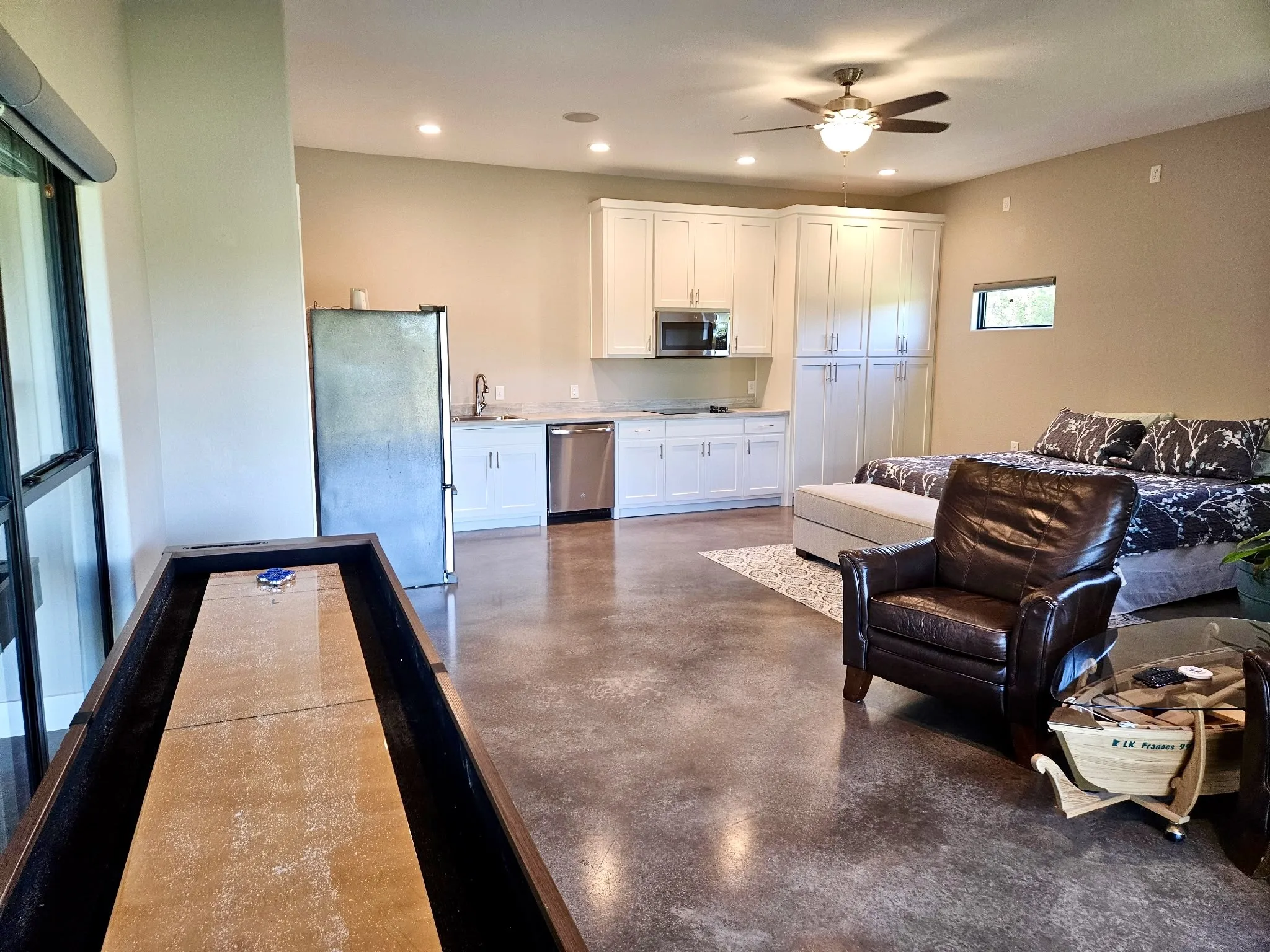 Single Family Residence For Sale in Palo Pinto County , 1080 Enchanted Rock Court, Graford, Texas 76449, 3 Bedroom, 3 Bathroom, 3 Garage spaces, 3,403 Sqft, built in 2019, Preowned, mls#21195677, Real Estate Agent in Graford, Homes For Sale in Palo Pinto county, Homes For Sale in Graford, Realtor in Graford Texas, Real Estate Brokerage Independent Realty Texas, Luminita Cordes Realtor