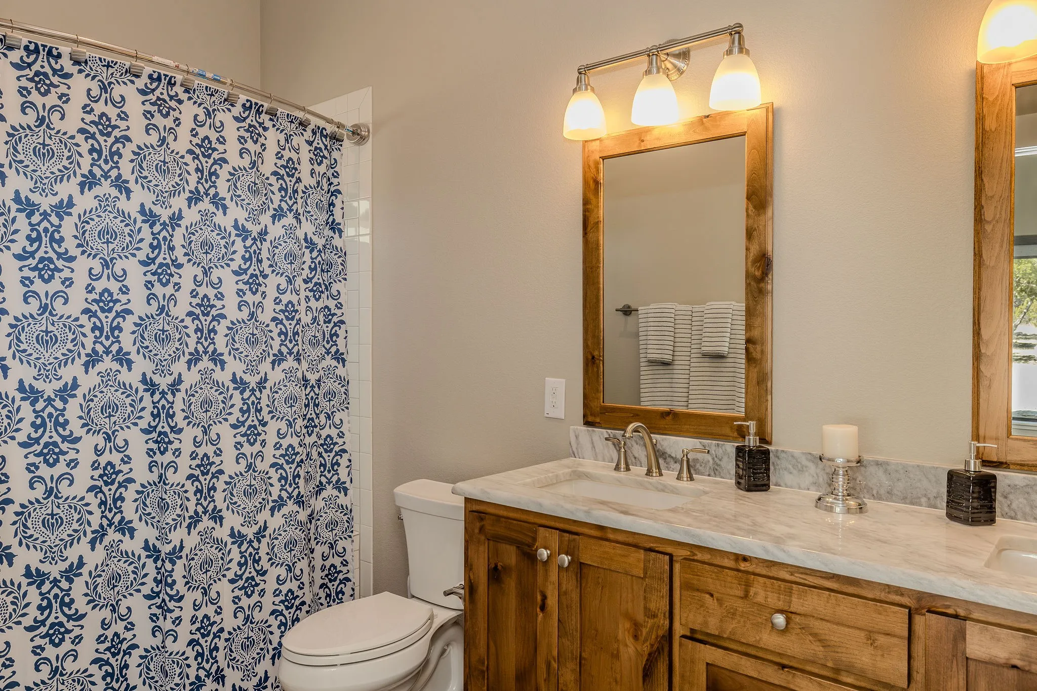 Single Family Residence For Sale in Palo Pinto County , 1080 Enchanted Rock Court, Graford, Texas 76449, 3 Bedroom, 3 Bathroom, 3 Garage spaces, 3,403 Sqft, built in 2019, Preowned, mls#21195677, Real Estate Agent in Graford, Homes For Sale in Palo Pinto county, Homes For Sale in Graford, Realtor in Graford Texas, Real Estate Brokerage Independent Realty Texas, Luminita Cordes Realtor