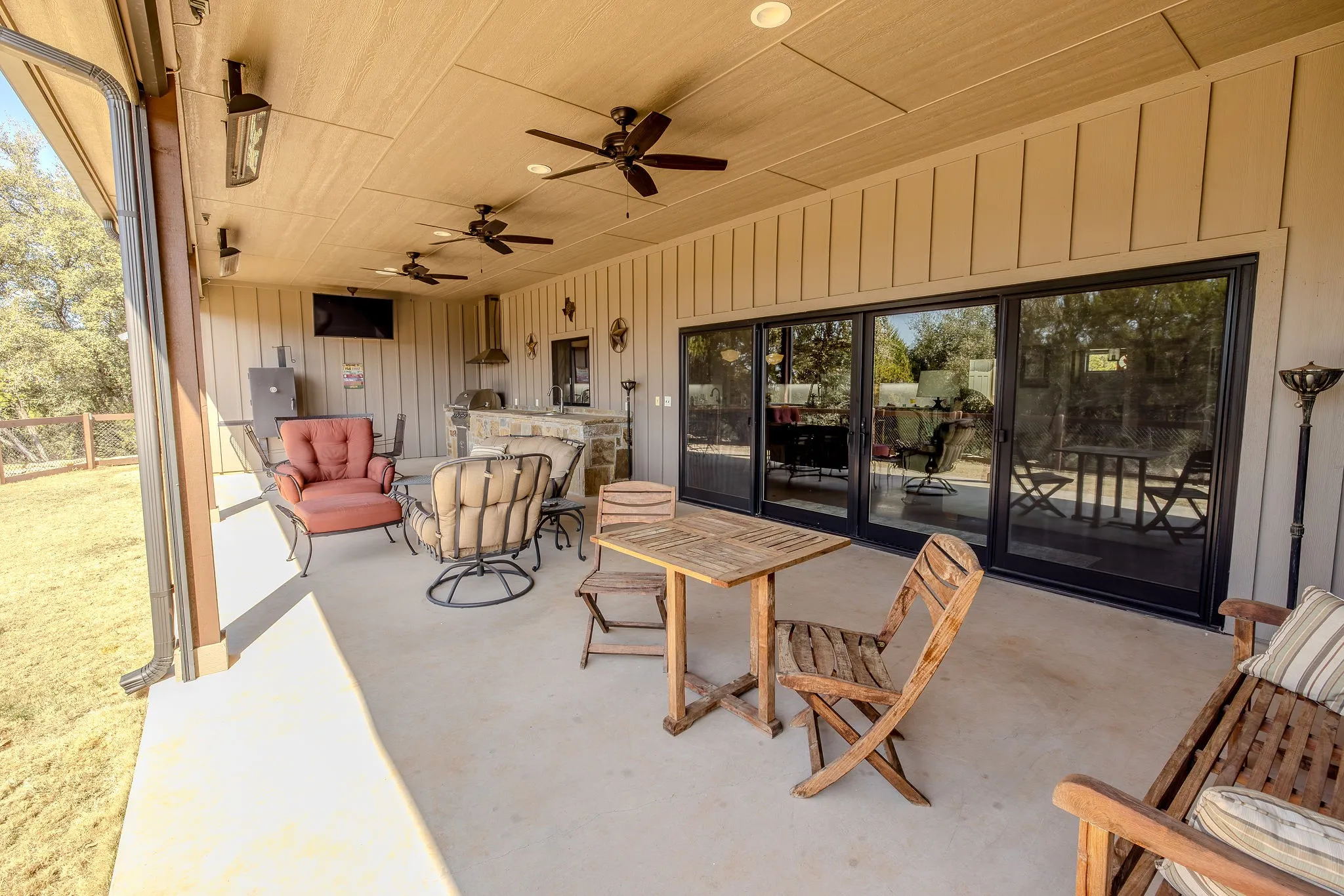 Single Family Residence For Sale in Palo Pinto County , 1080 Enchanted Rock Court, Graford, Texas 76449, 3 Bedroom, 3 Bathroom, 3 Garage spaces, 3,403 Sqft, built in 2019, Preowned, mls#21195677, Real Estate Agent in Graford, Homes For Sale in Palo Pinto county, Homes For Sale in Graford, Realtor in Graford Texas, Real Estate Brokerage Independent Realty Texas, Luminita Cordes Realtor