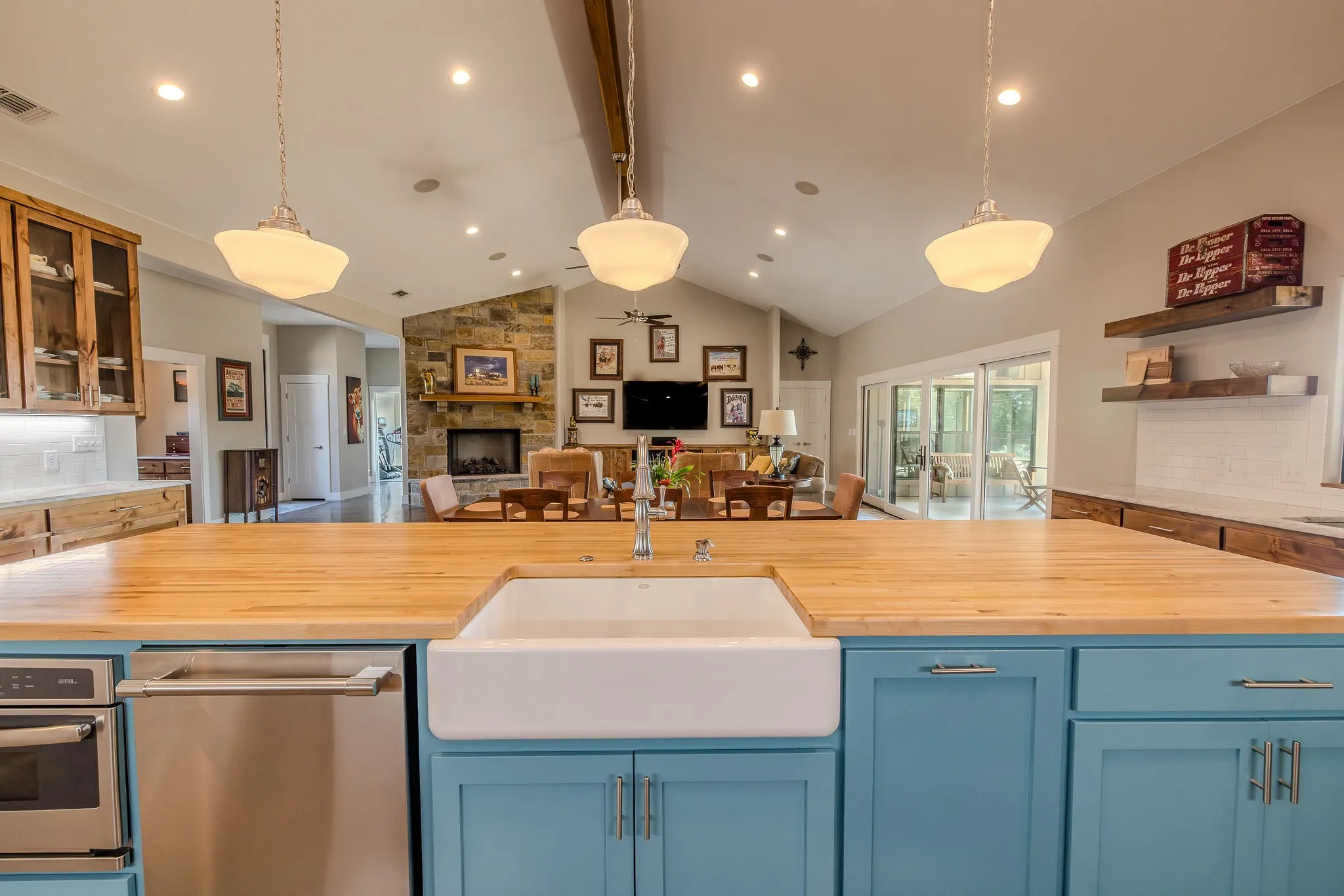 Single Family Residence For Sale in Palo Pinto County , 1080 Enchanted Rock Court, Graford, Texas 76449, 3 Bedroom, 3 Bathroom, 3 Garage spaces, 3,403 Sqft, built in 2019, Preowned, mls#21195677, Real Estate Agent in Graford, Homes For Sale in Palo Pinto county, Homes For Sale in Graford, Realtor in Graford Texas, Real Estate Brokerage Independent Realty Texas, Luminita Cordes Realtor
