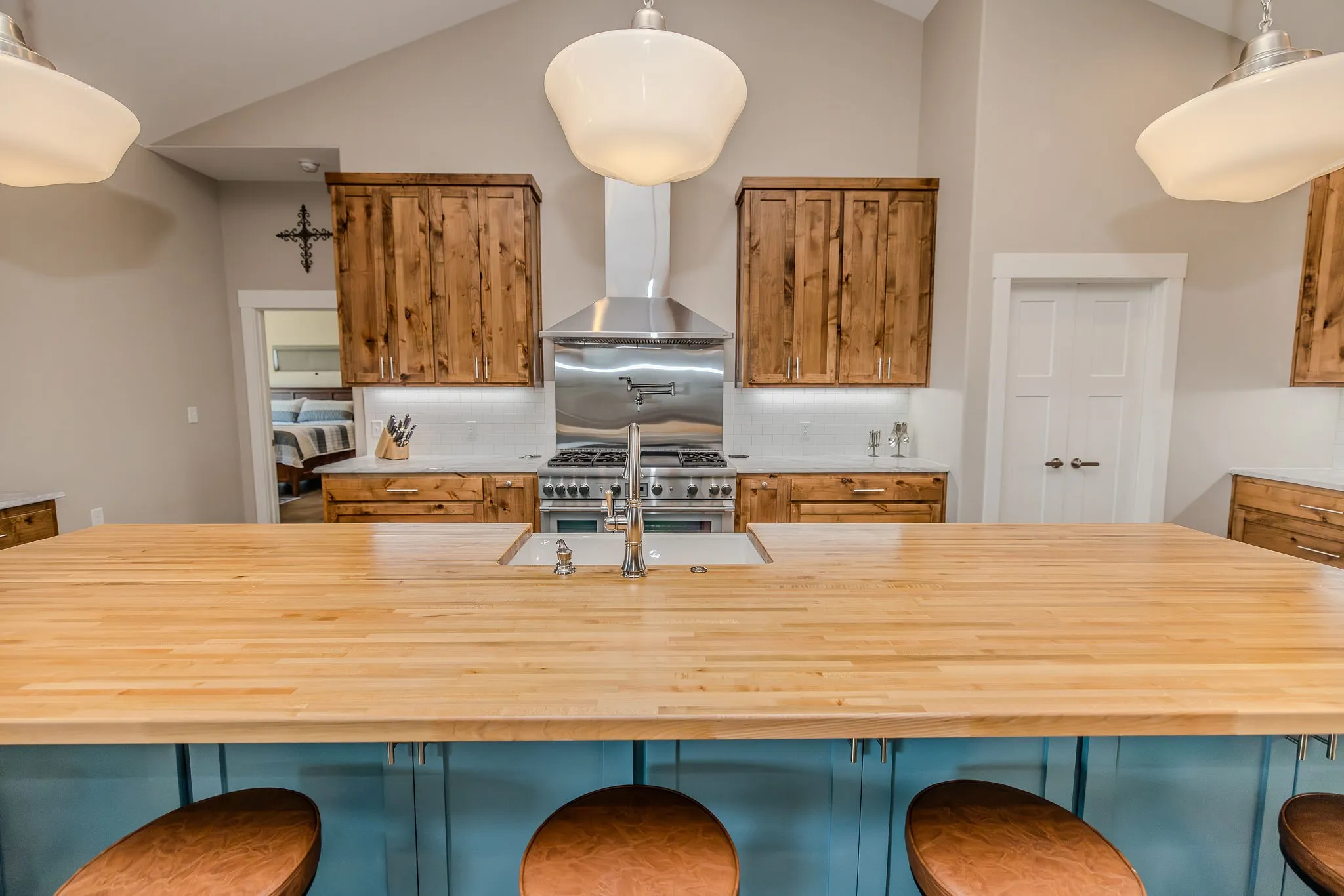 Single Family Residence For Sale in Palo Pinto County , 1080 Enchanted Rock Court, Graford, Texas 76449, 3 Bedroom, 3 Bathroom, 3 Garage spaces, 3,403 Sqft, built in 2019, Preowned, mls#21195677, Real Estate Agent in Graford, Homes For Sale in Palo Pinto county, Homes For Sale in Graford, Realtor in Graford Texas, Real Estate Brokerage Independent Realty Texas, Luminita Cordes Realtor
