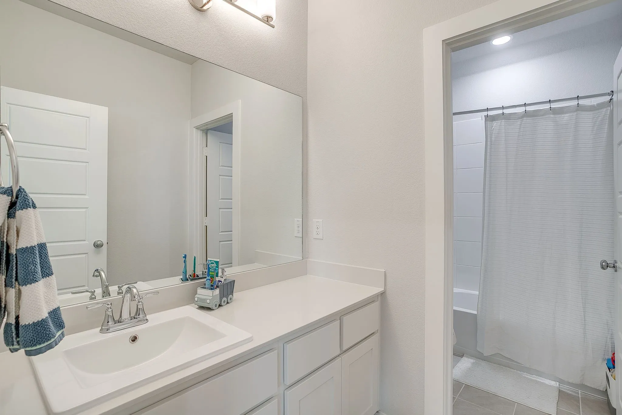 Single Family Residence For Sale in Tarrant County , 5845 Corazon Lane, Fort Worth, Texas 76126, 5 Bedroom, 4 Bathroom, 2 Garage spaces, 2,955 Sqft, built in 2024, Preowned, mls#21178908, Real Estate Agent in Fort Worth, Homes For Sale in Tarrant county, Homes For Sale in Fort Worth, Realtor in Fort Worth Texas, Real Estate Brokerage Independent Realty Texas, Luminita Cordes Realtor