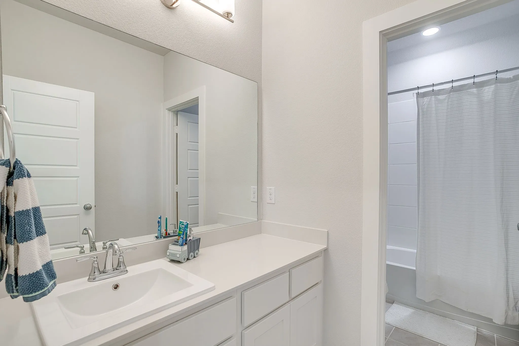Single Family Residence For Sale in Tarrant County , 5845 Corazon Lane, Fort Worth, Texas 76126, 5 Bedroom, 4 Bathroom, 2 Garage spaces, 2,955 Sqft, built in 2024, Preowned, mls#21178908, Real Estate Agent in Fort Worth, Homes For Sale in Tarrant county, Homes For Sale in Fort Worth, Realtor in Fort Worth Texas, Real Estate Brokerage Independent Realty Texas, Luminita Cordes Realtor