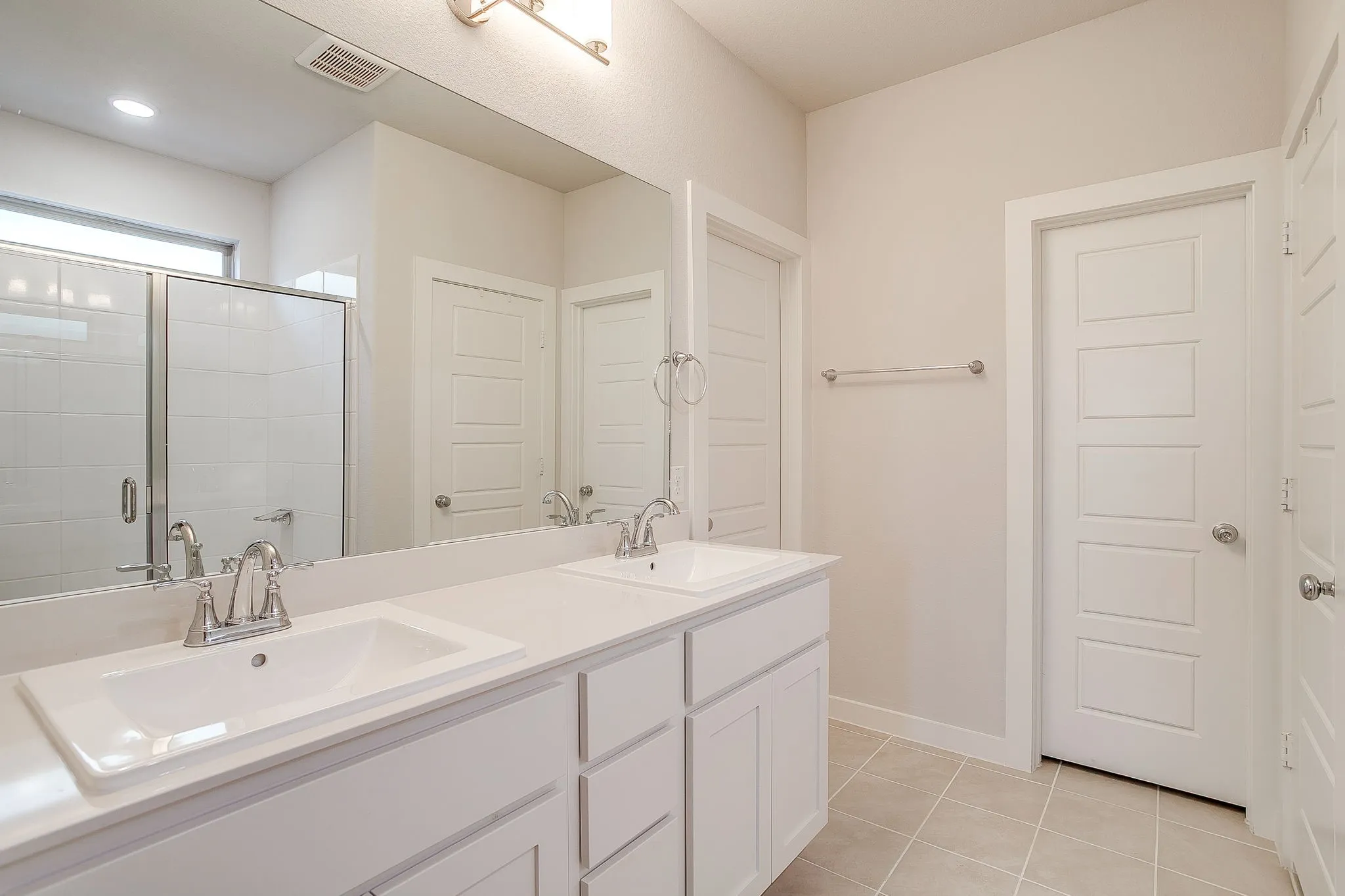Single Family Residence For Sale in Tarrant County , 5845 Corazon Lane, Fort Worth, Texas 76126, 5 Bedroom, 4 Bathroom, 2 Garage spaces, 2,955 Sqft, built in 2024, Preowned, mls#21178908, Real Estate Agent in Fort Worth, Homes For Sale in Tarrant county, Homes For Sale in Fort Worth, Realtor in Fort Worth Texas, Real Estate Brokerage Independent Realty Texas, Luminita Cordes Realtor
