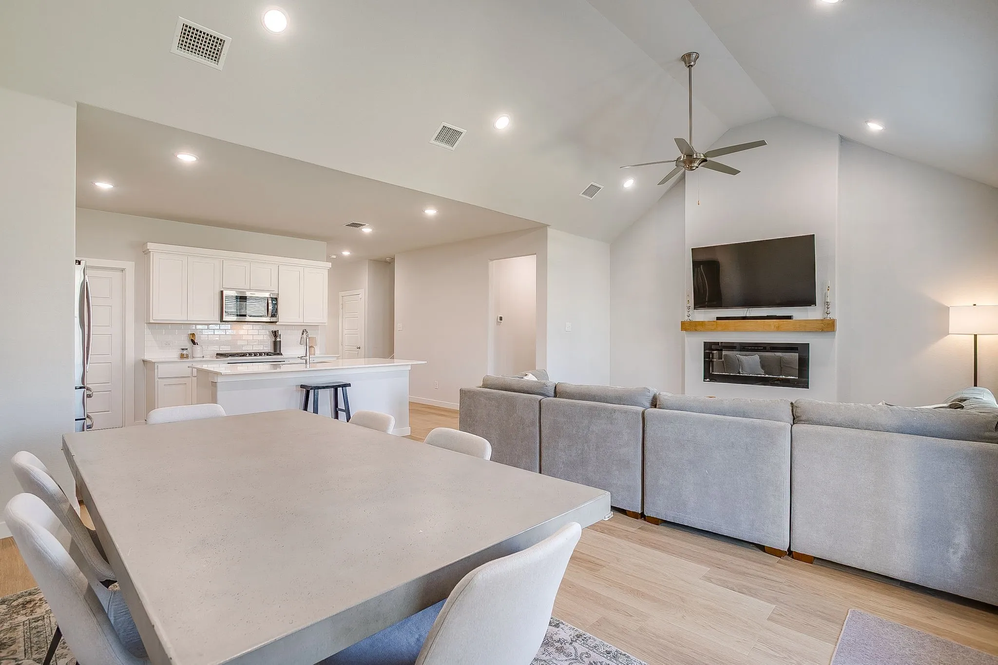 Single Family Residence For Sale in Tarrant County , 5845 Corazon Lane, Fort Worth, Texas 76126, 5 Bedroom, 4 Bathroom, 2 Garage spaces, 2,955 Sqft, built in 2024, Preowned, mls#21178908, Real Estate Agent in Fort Worth, Homes For Sale in Tarrant county, Homes For Sale in Fort Worth, Realtor in Fort Worth Texas, Real Estate Brokerage Independent Realty Texas, Luminita Cordes Realtor
