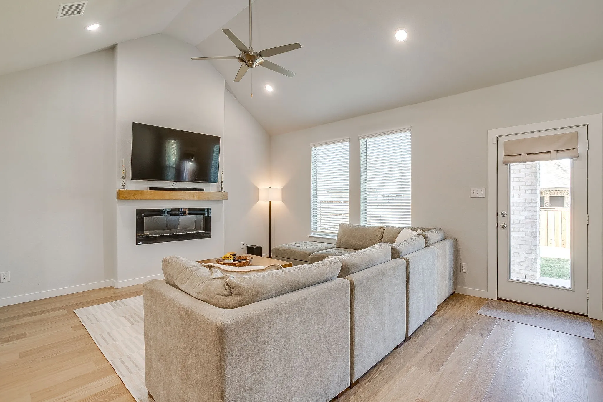 Single Family Residence For Sale in Tarrant County , 5845 Corazon Lane, Fort Worth, Texas 76126, 5 Bedroom, 4 Bathroom, 2 Garage spaces, 2,955 Sqft, built in 2024, Preowned, mls#21178908, Real Estate Agent in Fort Worth, Homes For Sale in Tarrant county, Homes For Sale in Fort Worth, Realtor in Fort Worth Texas, Real Estate Brokerage Independent Realty Texas, Luminita Cordes Realtor