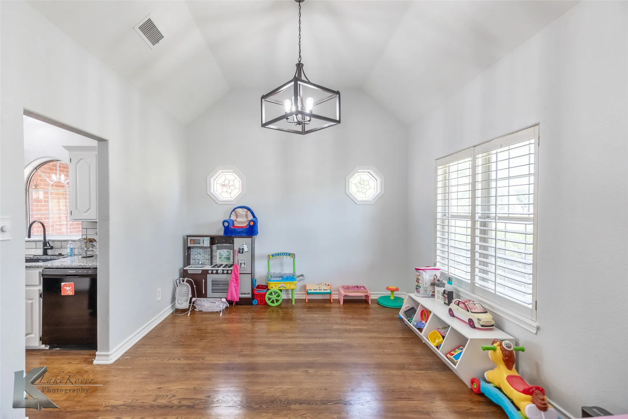 Single Family Residence For Sale in Taylor County , 8541 Saddle Creek Road, Abilene, Texas 79602, 4 Bedroom, 2 Bathroom, 2 Garage spaces, 2,904 Sqft, built in 1996, Preowned, mls#21177513, Real Estate Agent in Abilene, Homes For Sale in Taylor county, Homes For Sale in Abilene, Realtor in Abilene Texas, Real Estate Brokerage Independent Realty Texas, Luminita Cordes Realtor
