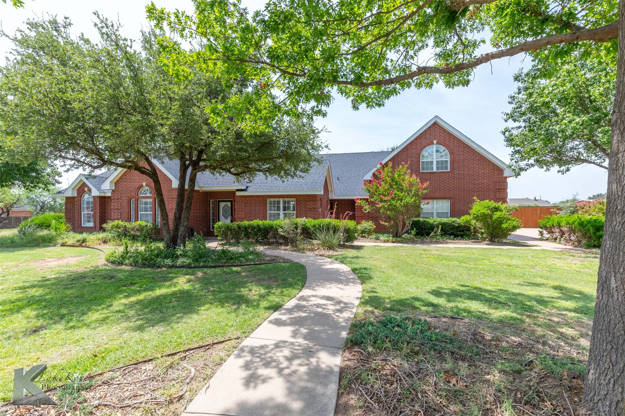 Single Family Residence For Sale in Taylor County , 8541 Saddle Creek Road, Abilene, Texas 79602, 4 Bedroom, 2 Bathroom, 2 Garage spaces, 2,904 Sqft, built in 1996, Preowned, mls#21177513, Real Estate Agent in Abilene, Homes For Sale in Taylor county, Homes For Sale in Abilene, Realtor in Abilene Texas, Real Estate Brokerage Independent Realty Texas, Luminita Cordes Realtor