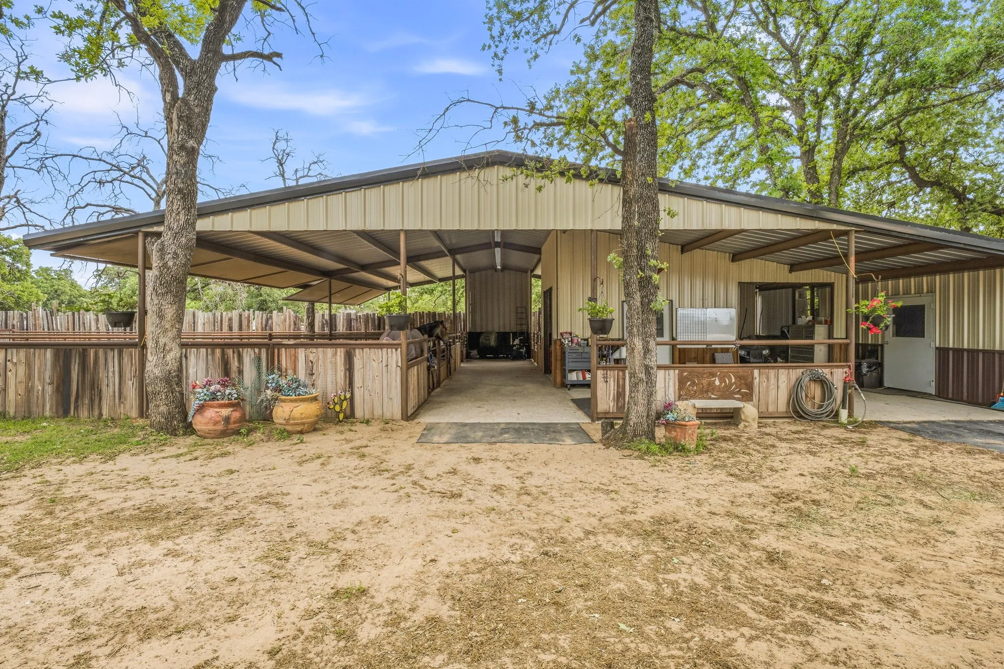 Single Family Residence For Sale in Erath County , 6363 E Fm 1188, Bluff Dale, Texas 76433, 3 Bedroom, 3 Bathroom, 2 Garage spaces, 2,287 Sqft, built in 2002, mls#21191248, Real Estate Agent in Bluff Dale, Homes For Sale in Erath county, Homes For Sale in Bluff Dale, Realtor in Bluff Dale Texas, Real Estate Brokerage Independent Realty Texas, Luminita Cordes Realtor