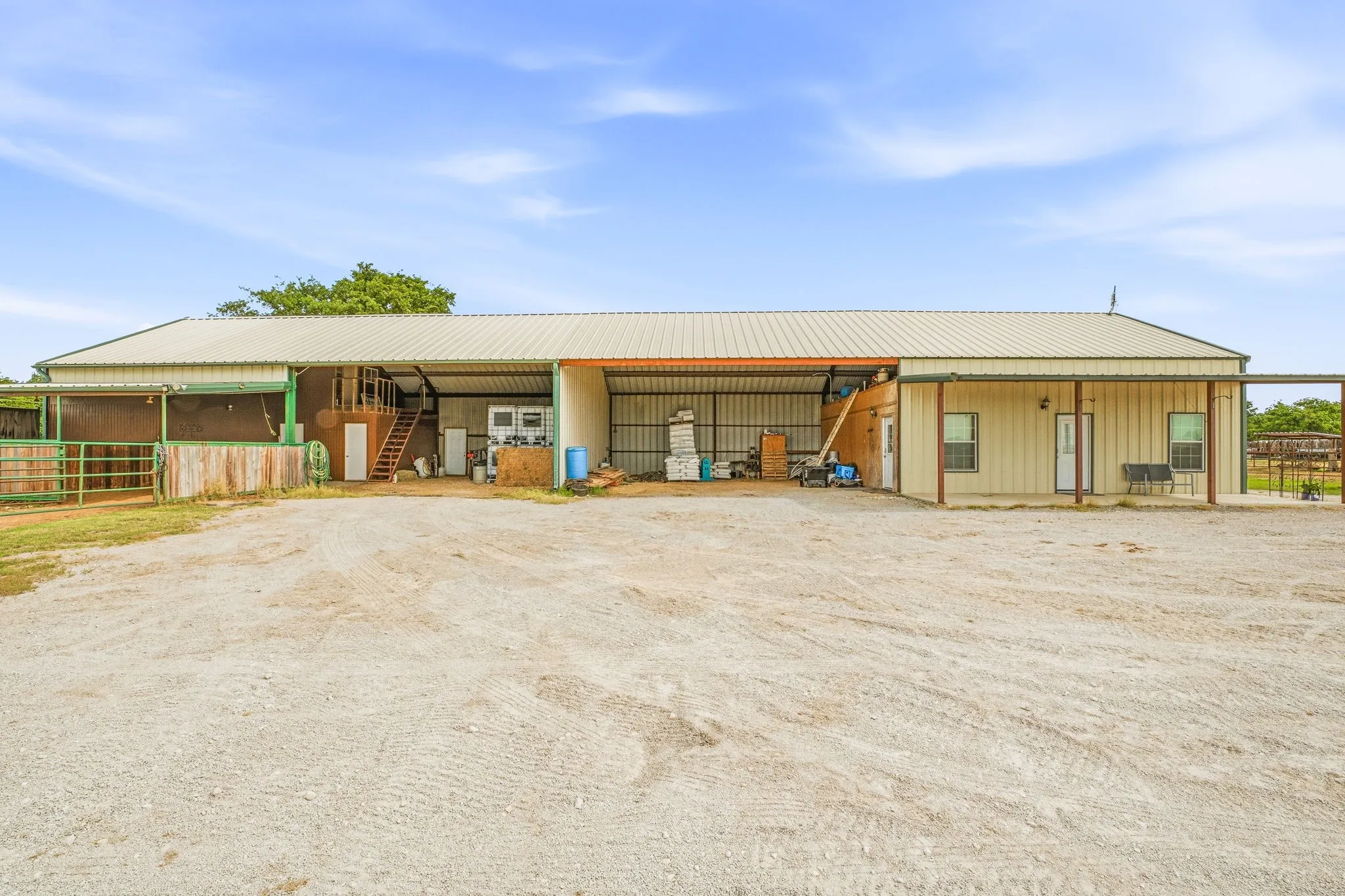 Single Family Residence For Sale in Erath County , 6363 E Fm 1188, Bluff Dale, Texas 76433, 3 Bedroom, 3 Bathroom, 2 Garage spaces, 2,287 Sqft, built in 2002, mls#21191248, Real Estate Agent in Bluff Dale, Homes For Sale in Erath county, Homes For Sale in Bluff Dale, Realtor in Bluff Dale Texas, Real Estate Brokerage Independent Realty Texas, Luminita Cordes Realtor