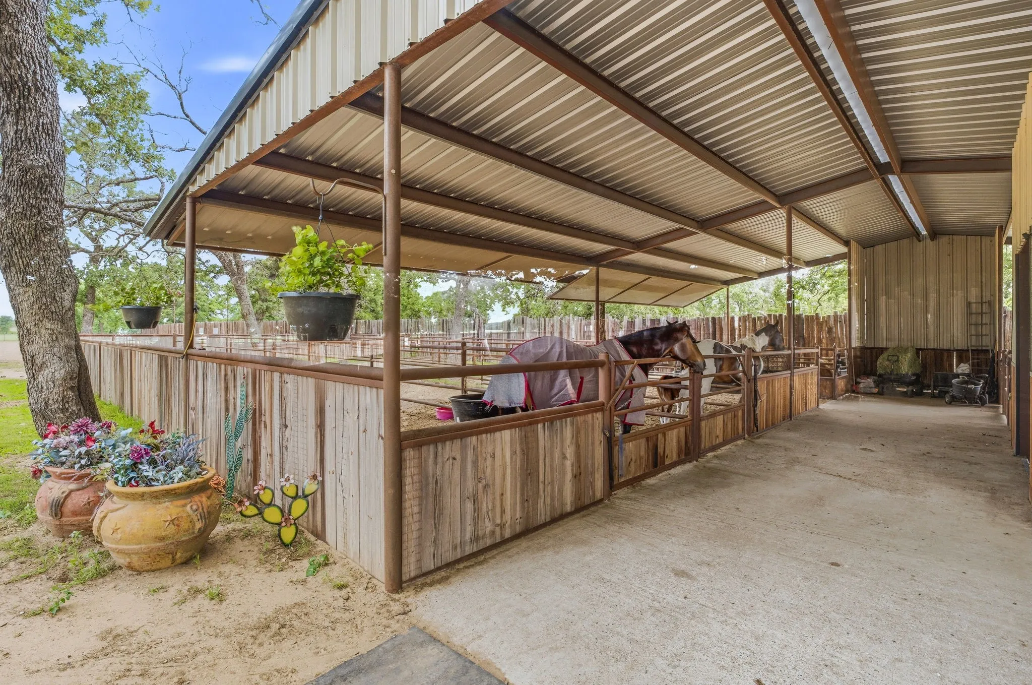 Single Family Residence For Sale in Erath County , 6363 E Fm 1188, Bluff Dale, Texas 76433, 3 Bedroom, 3 Bathroom, 2 Garage spaces, 2,287 Sqft, built in 2002, mls#21191248, Real Estate Agent in Bluff Dale, Homes For Sale in Erath county, Homes For Sale in Bluff Dale, Realtor in Bluff Dale Texas, Real Estate Brokerage Independent Realty Texas, Luminita Cordes Realtor