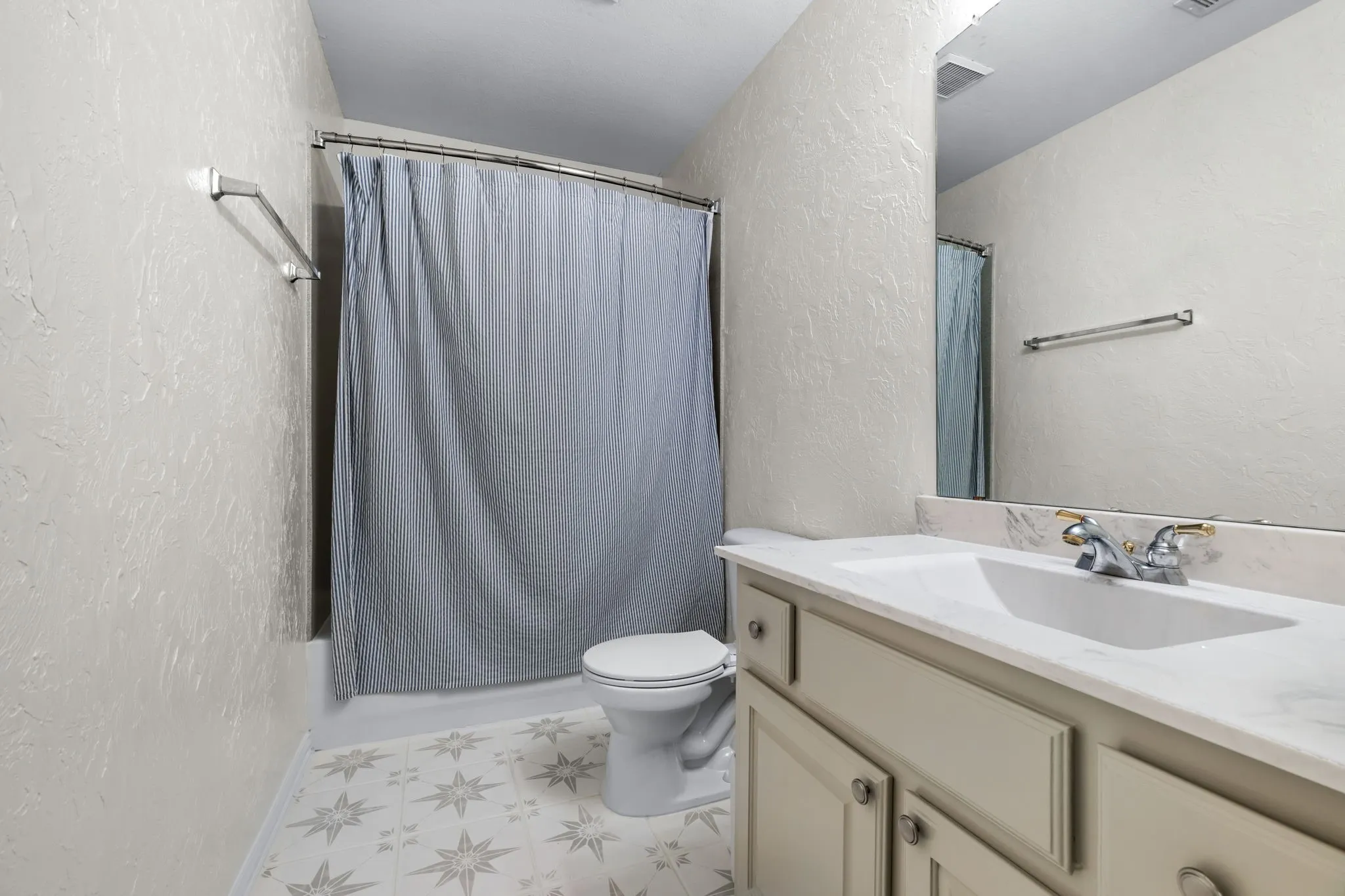 2nd Full bathroom upstairs